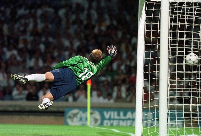In his last regular home game before he retires, Kasey Keller, the Seattle Sounders FC goalkeeper was voted MLS Player of the Week after making seven saves, and leading his team to a 2-1 victory over the San Jose Earthquakes.