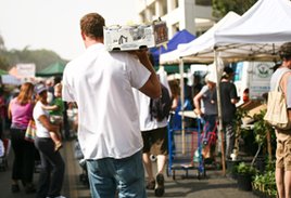 Chef CJ (Top Chef season 3) shops the Santa Monica farmer’s market for The Yard, a gastropub in Santa Monica, CA. Chef CJ
