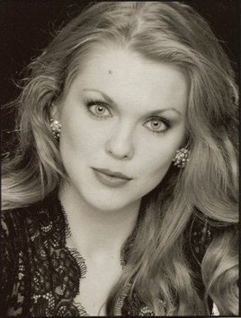 Micaela Oeste