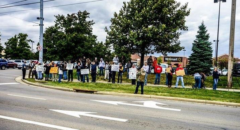 Open-carry activists protest Ohio Wal-Mart where police fatally shot man ... - Washington Times