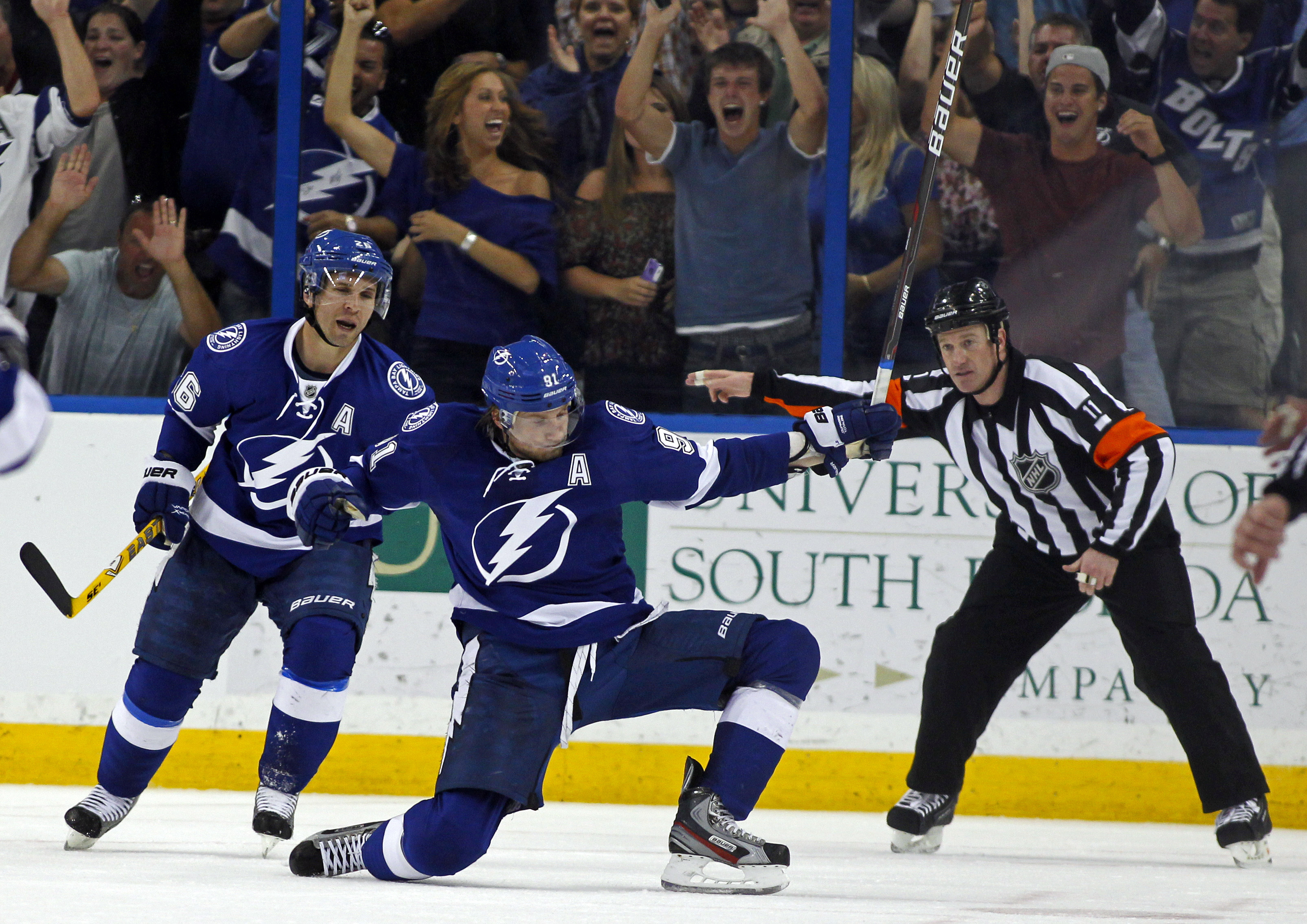 Lightning's Steven Stamkos Picks Top Corner With Three Seconds Remaining In  Period 
