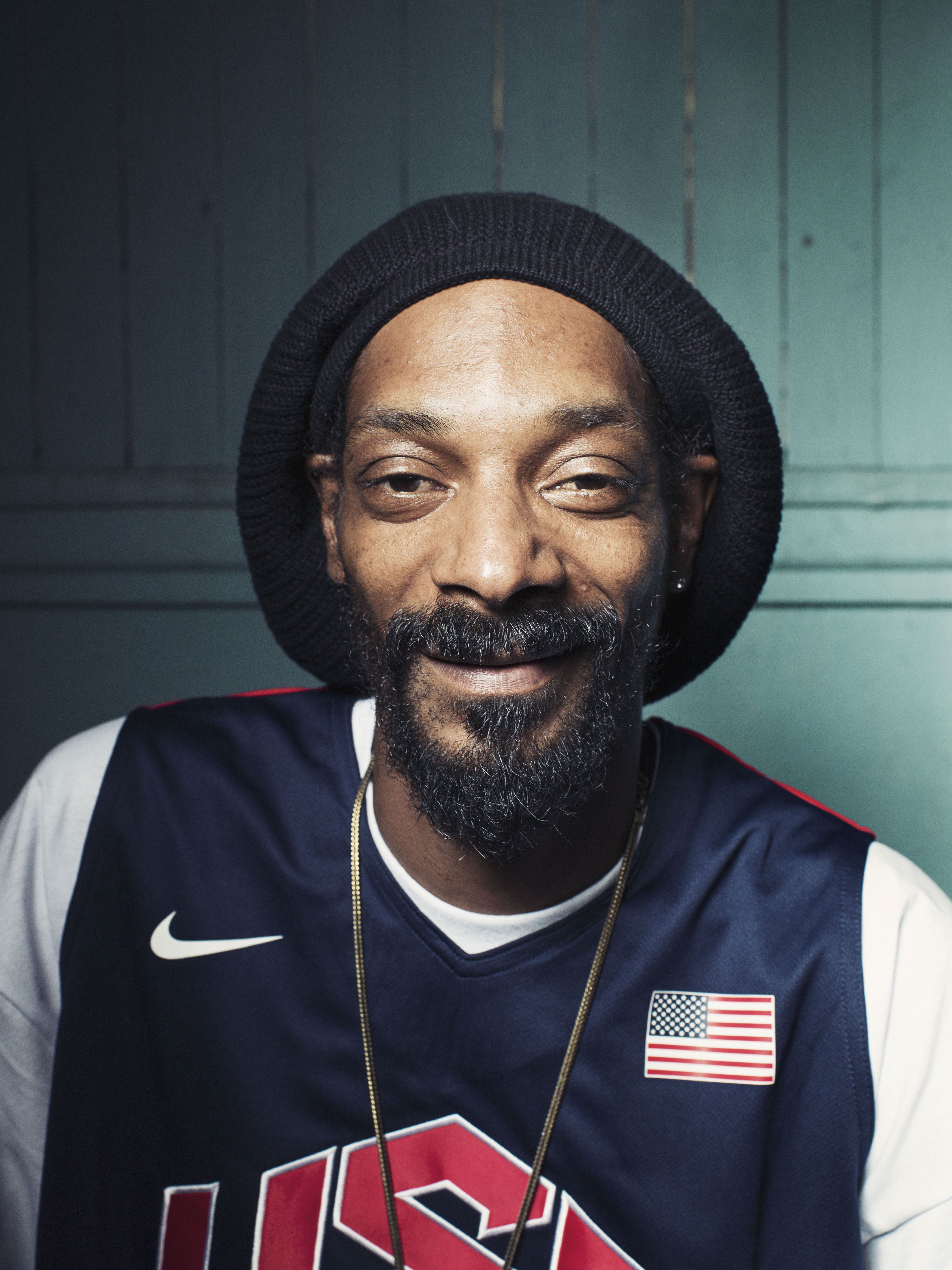 snoop dogg changes name to snoop lion