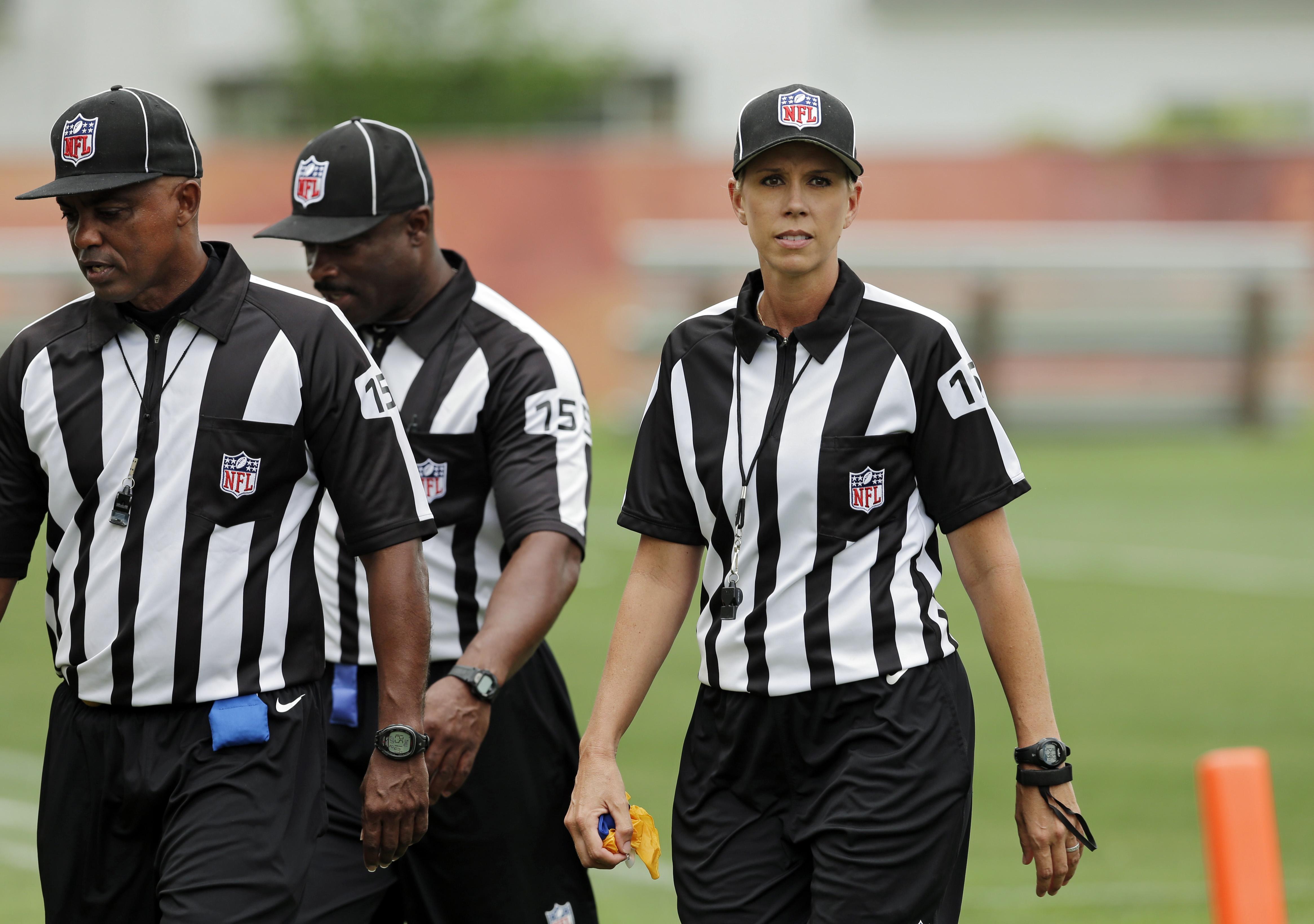 Sarah Thomas Makes Officiating History