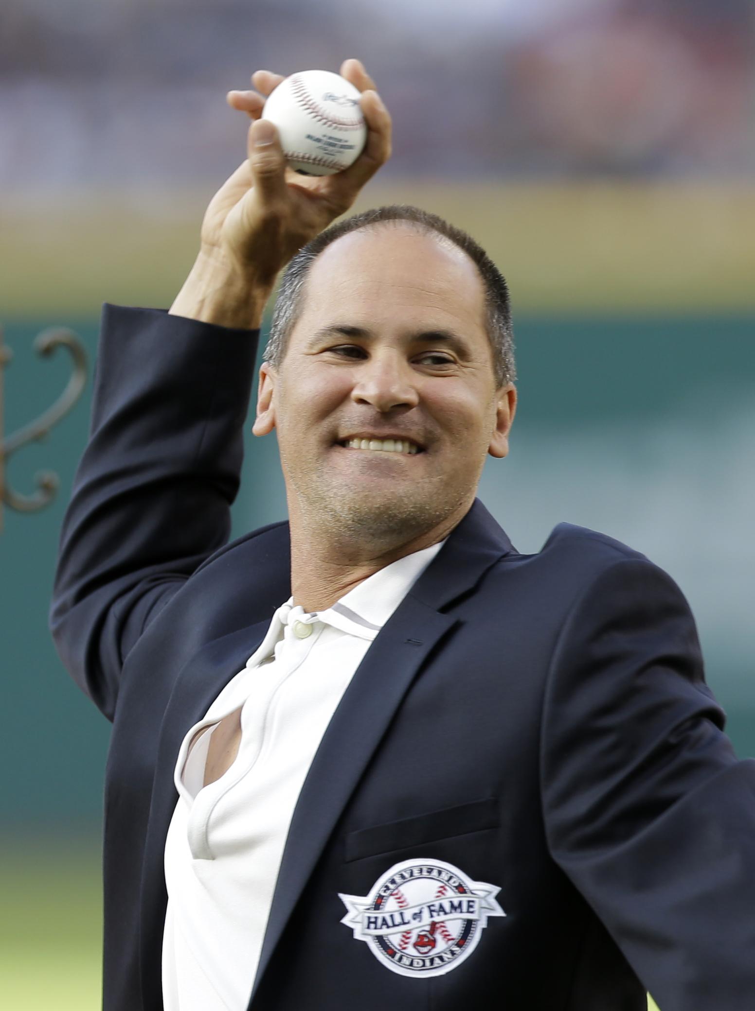 Omar Vizquel inducted into Indians Hall of Fame