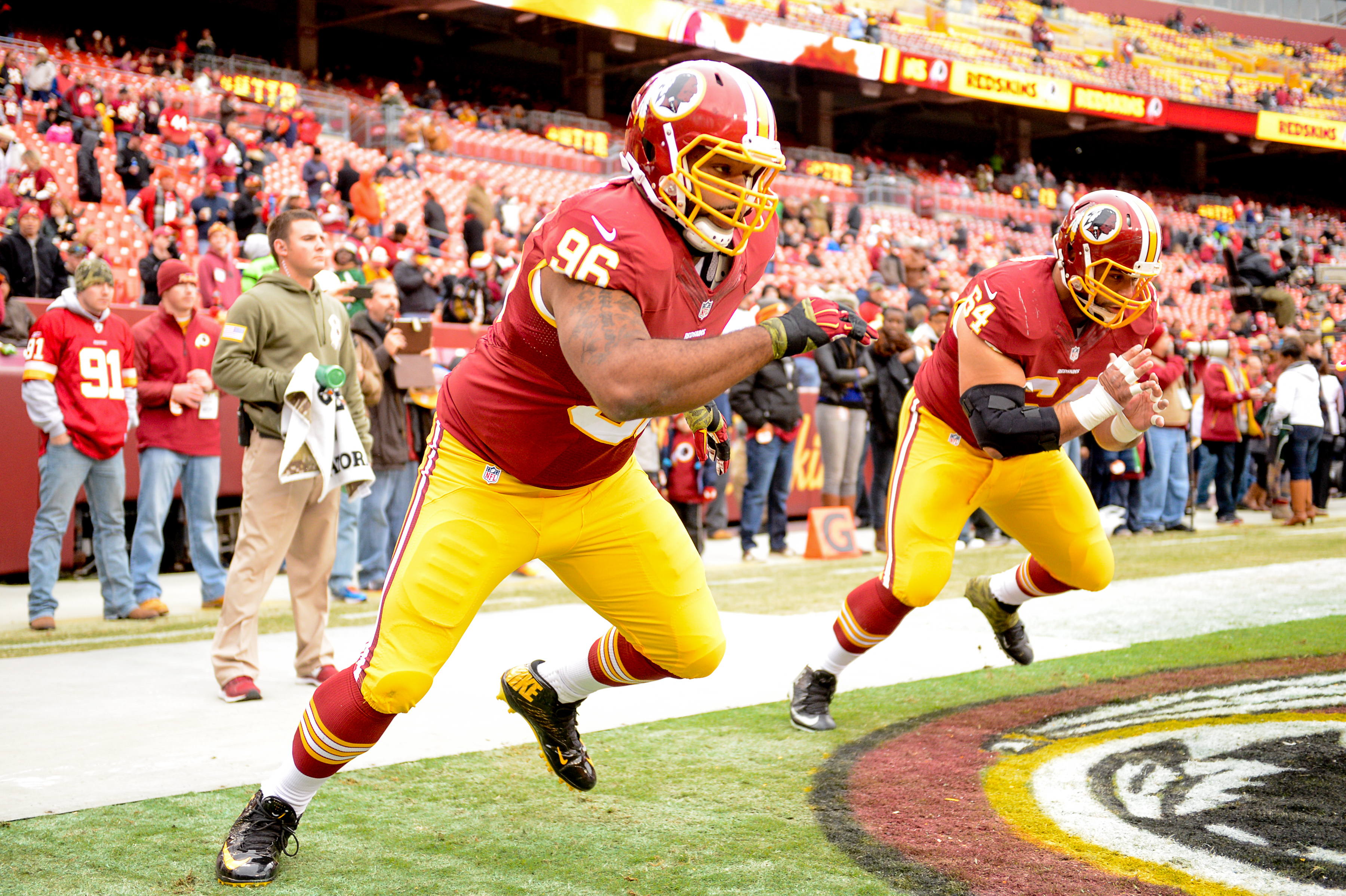 Washington Redskins Stephen Bowen celebrates with Barry Cofield