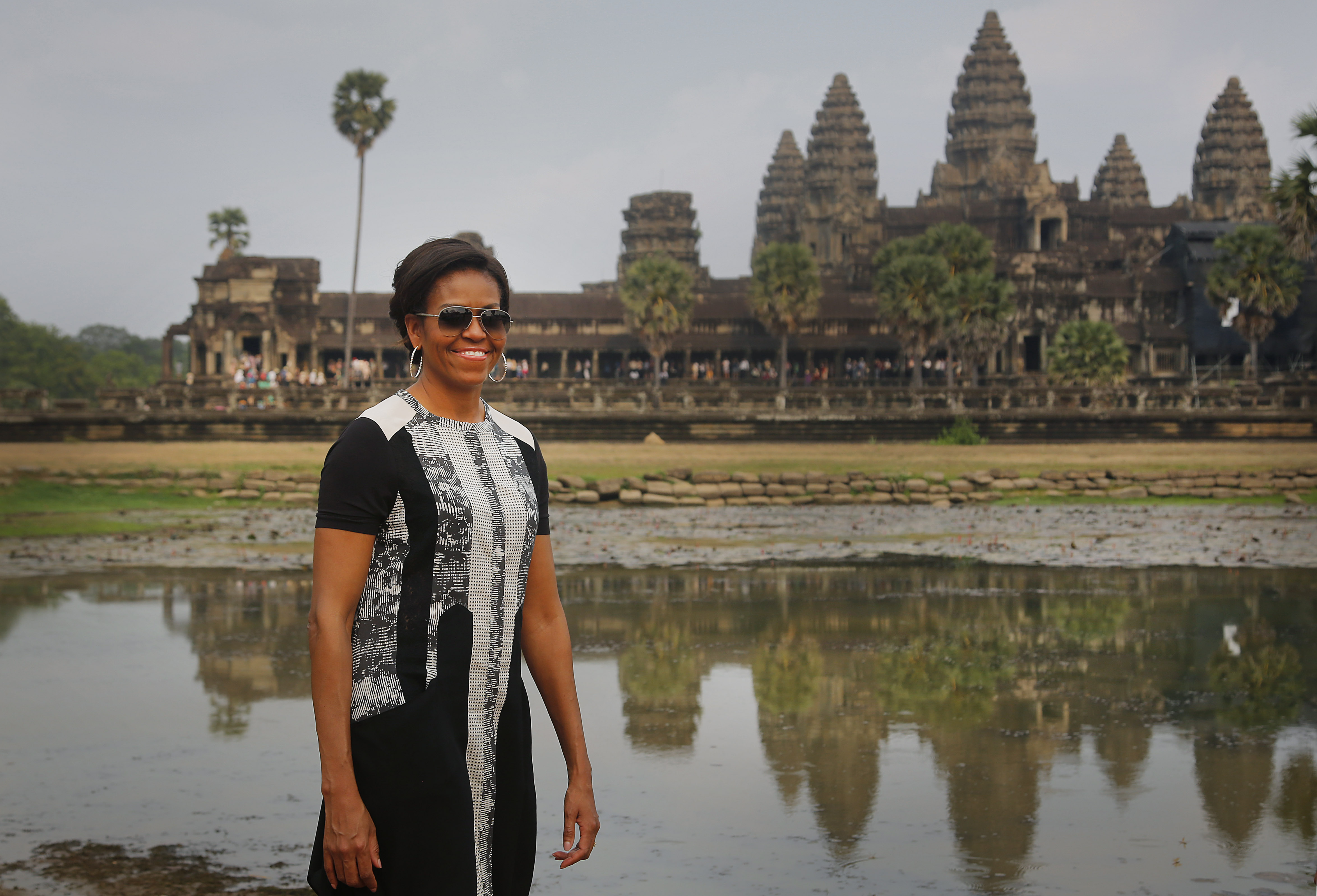 washing naked cambodia 