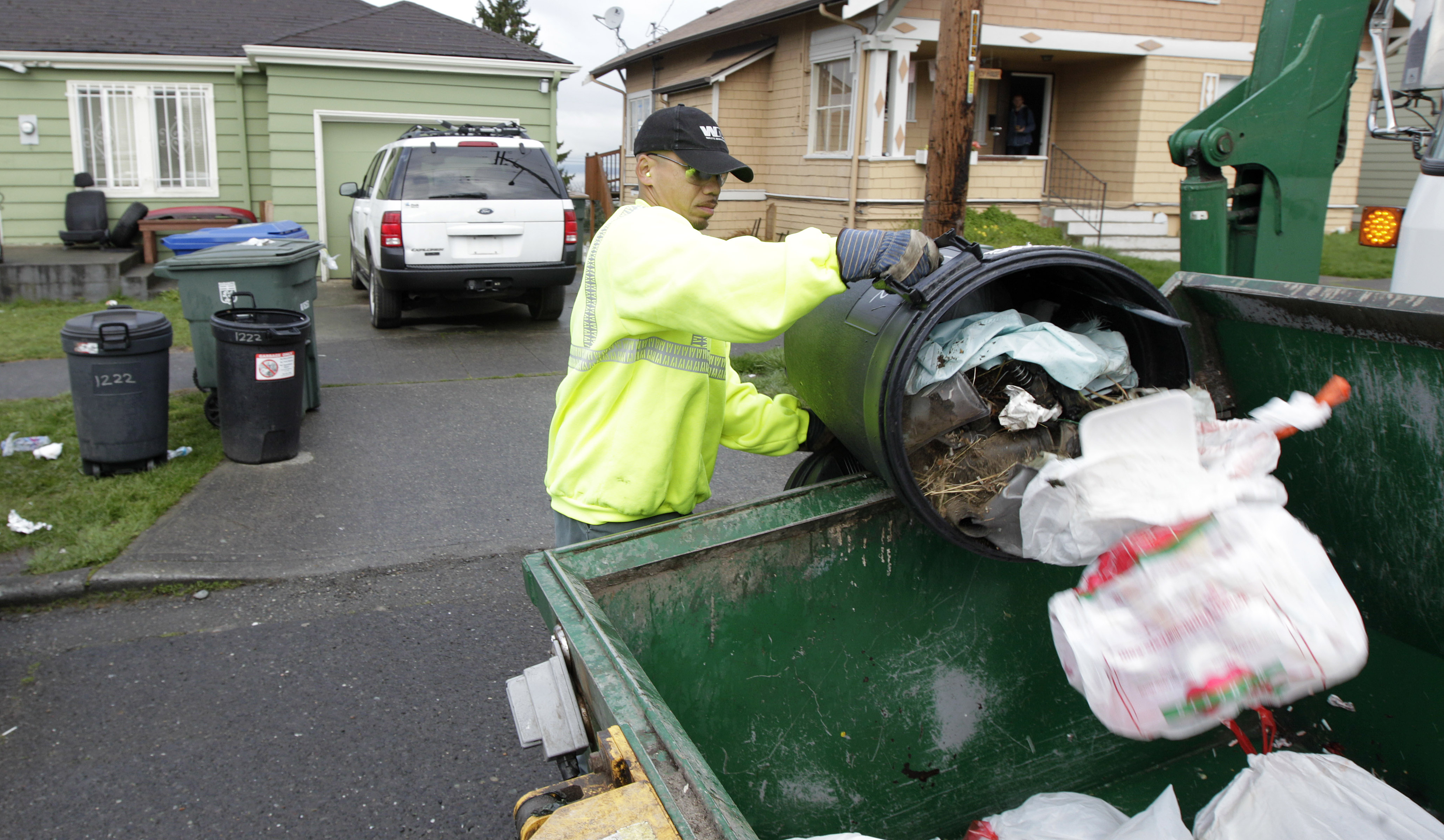 Lawsuit aims to trash Seattle law requiring garbage snooping