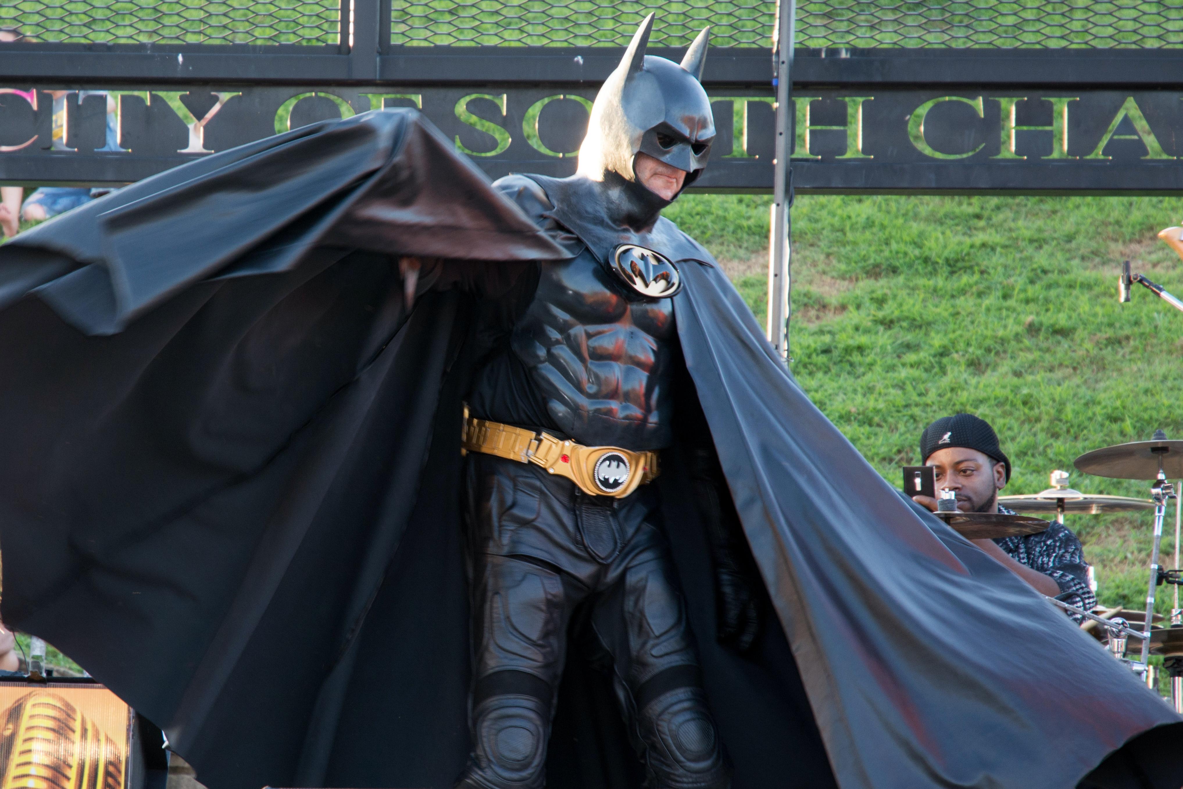 Leonard Robinson, Baltimore Batman impersonator who did charity work, dies  on roadway - Washington Times