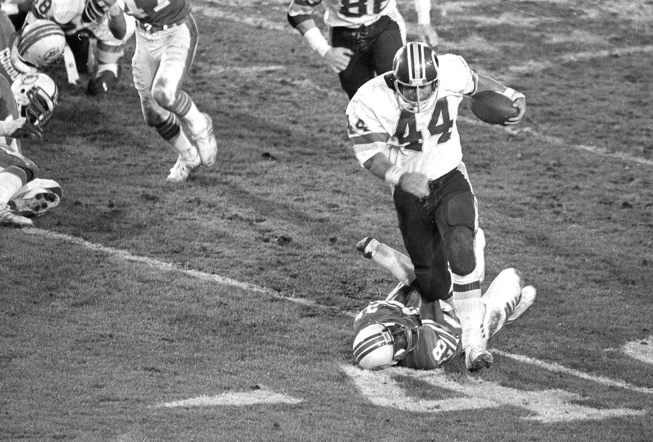 WATCH: John Riggins brings home Redskins first Super Bowl win