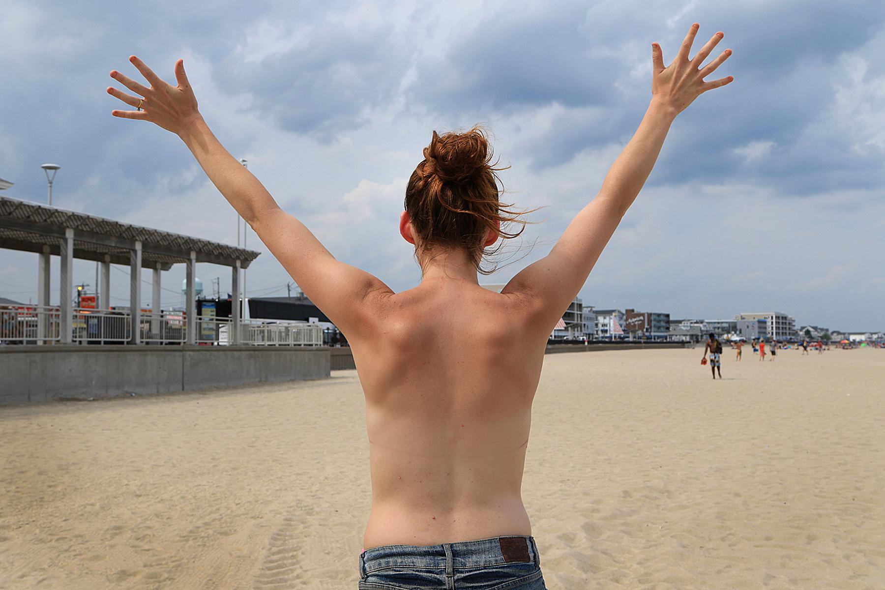 File:Topless woman at beach of Saint-Barthélemy 2006 1.jpg - Wikimedia  Commons