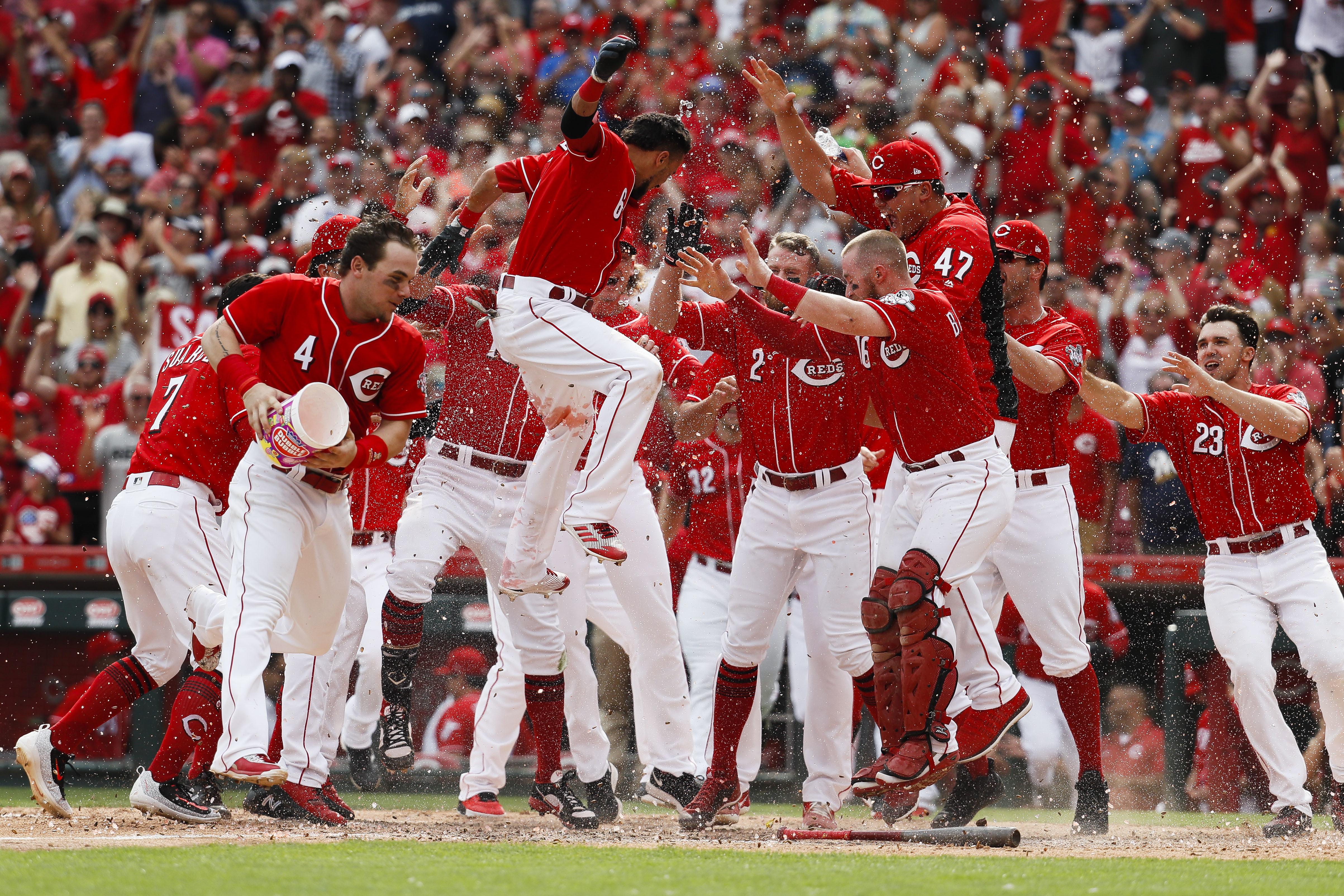 Hamilton hits solo HR in bottom of 9th, Reds top Brewers 5-4