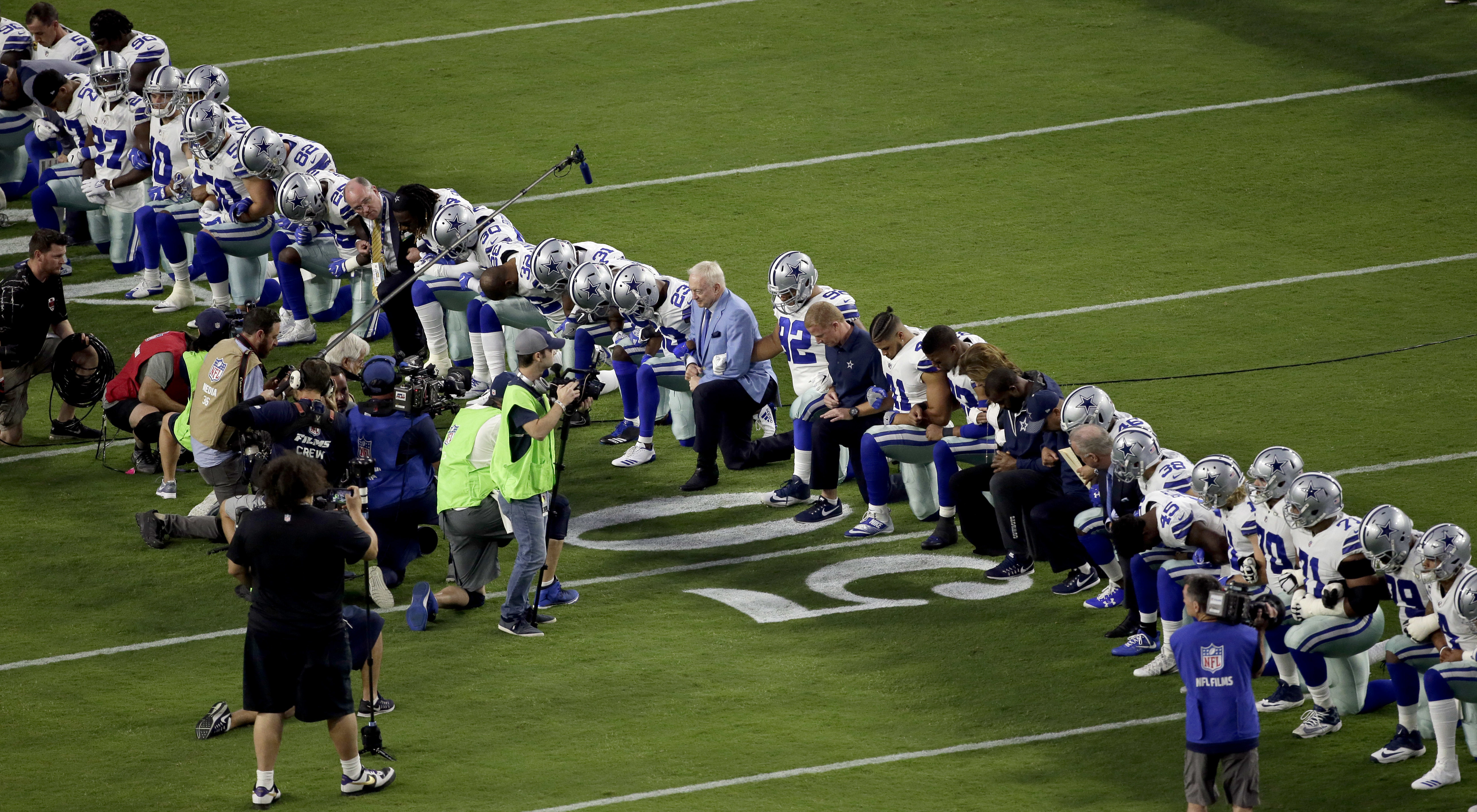 NFL Player and Army Vet Alejandro Villanueva Stood Alone During National  Anthem 