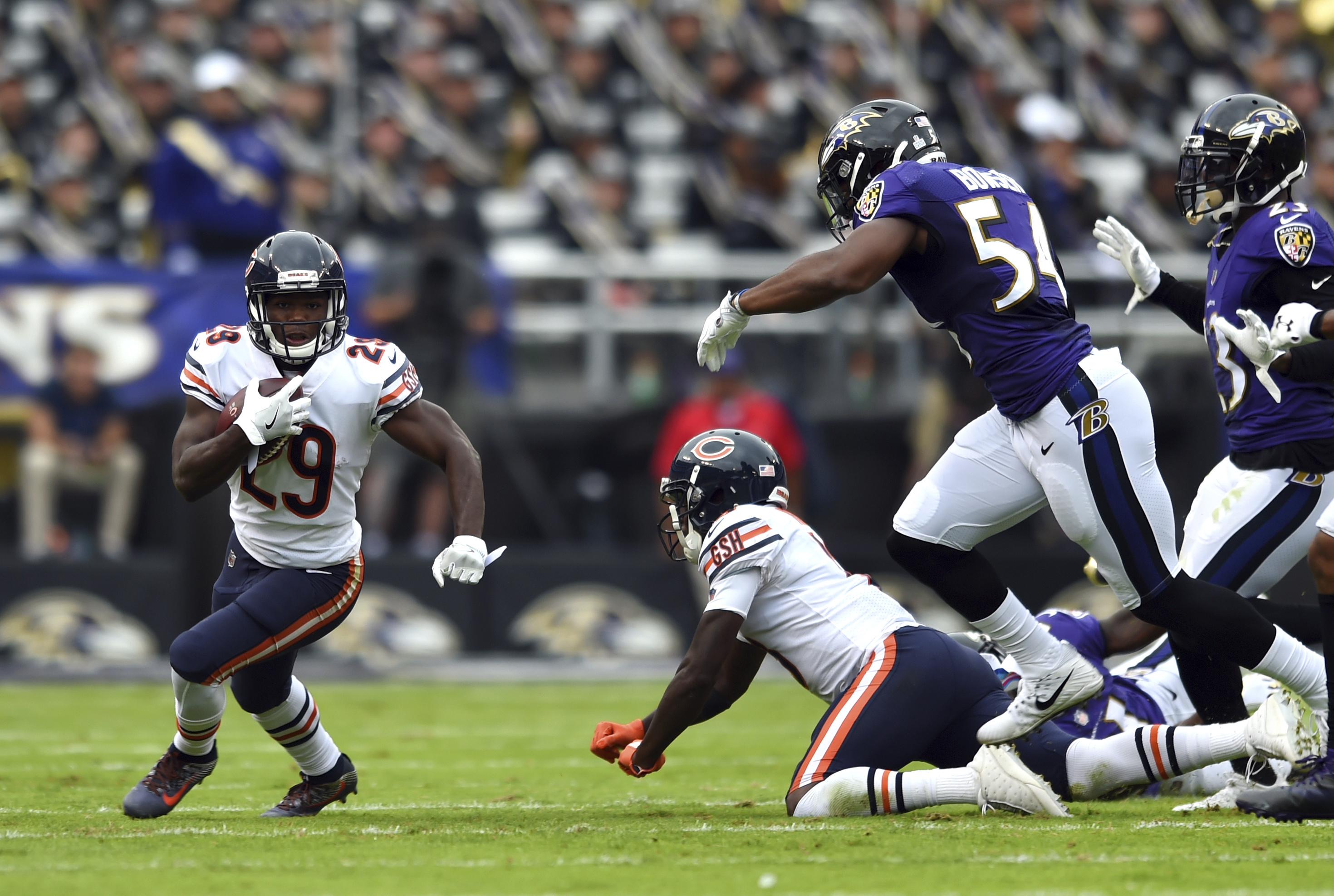 Tarik Cohen becomes shortest player to throw a touchdown in 80