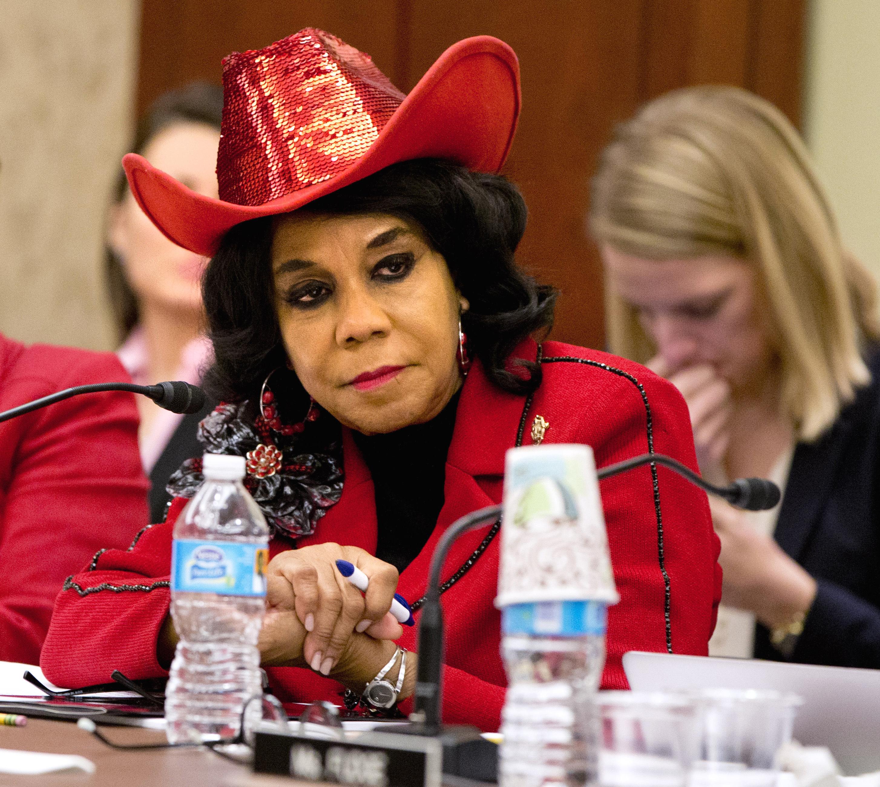 Rep. Frederica Wilson to stop wearing hats, citing threats