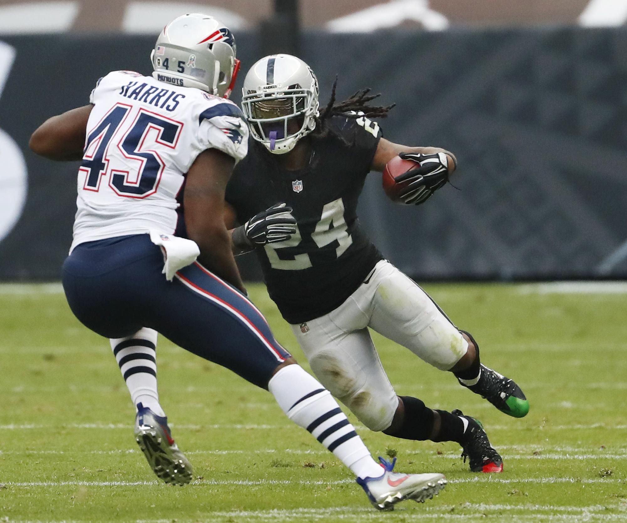 Marshawn Lynch shows up to Raiders game in 'Everybody vs. Trump' T