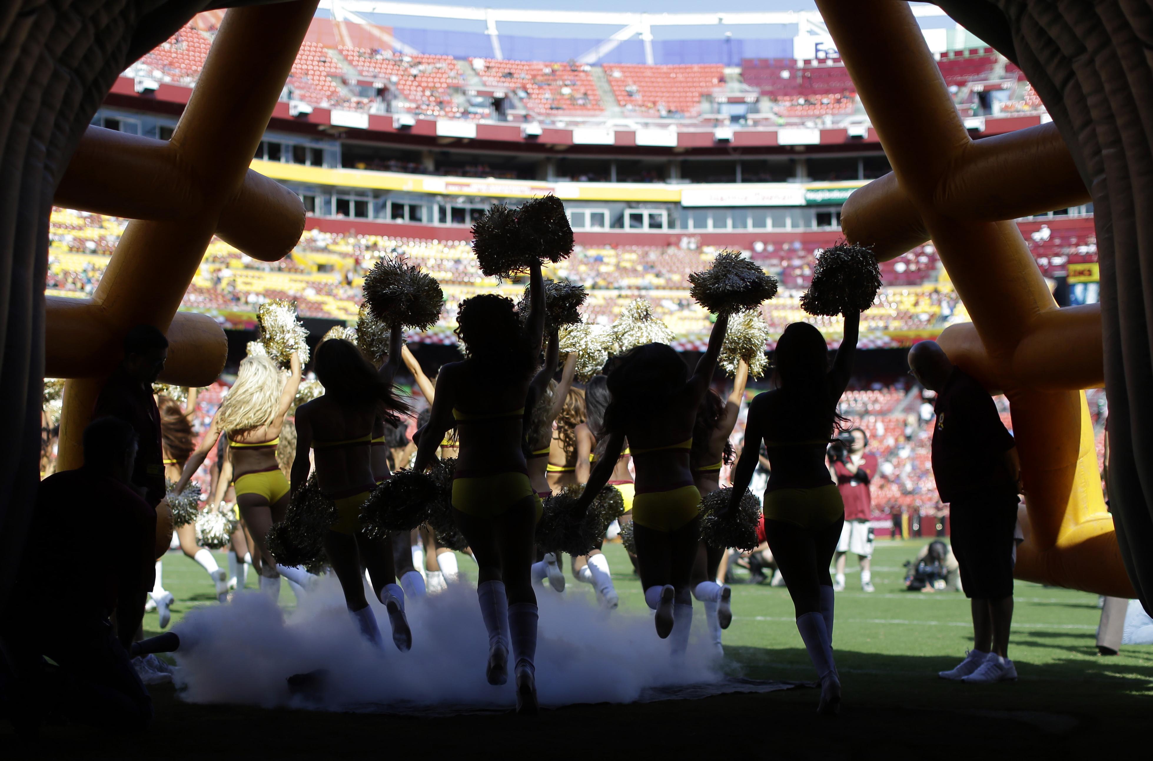 Washington Redskins probe cheerleaders' claims of topless photo