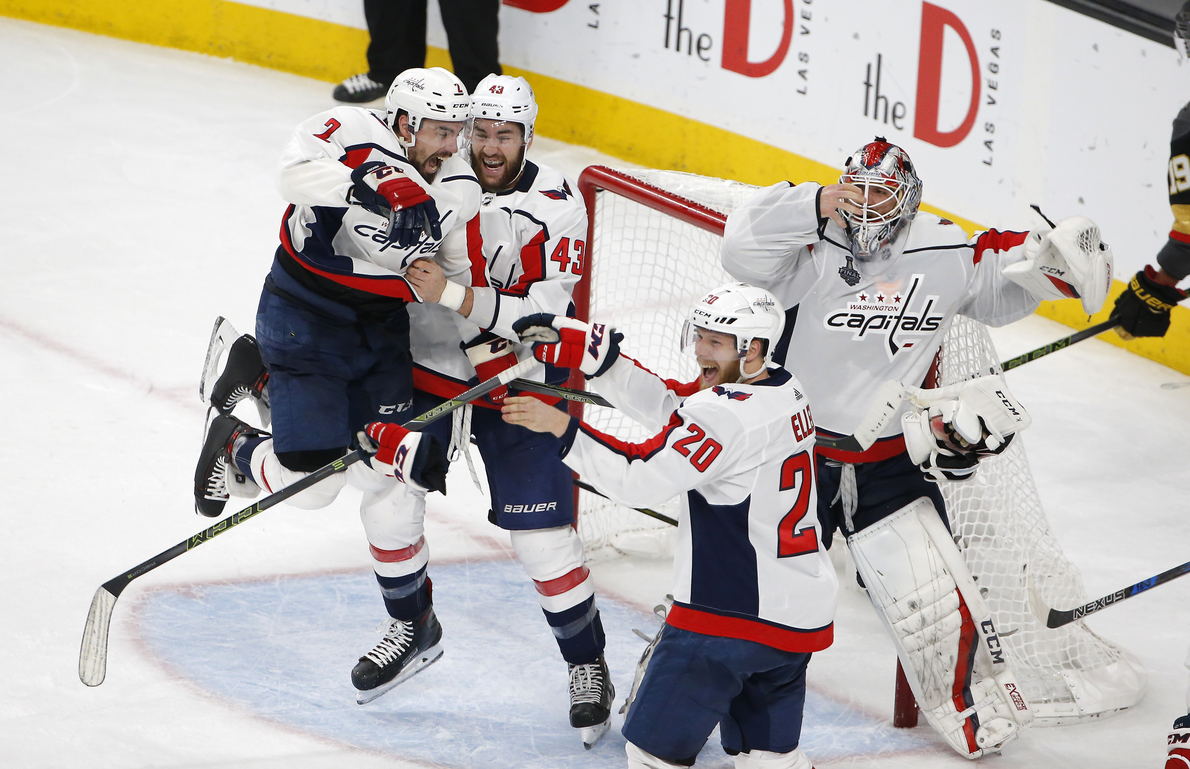 NHL: Washington Capitals' Jay Beagle makes incredible goal line