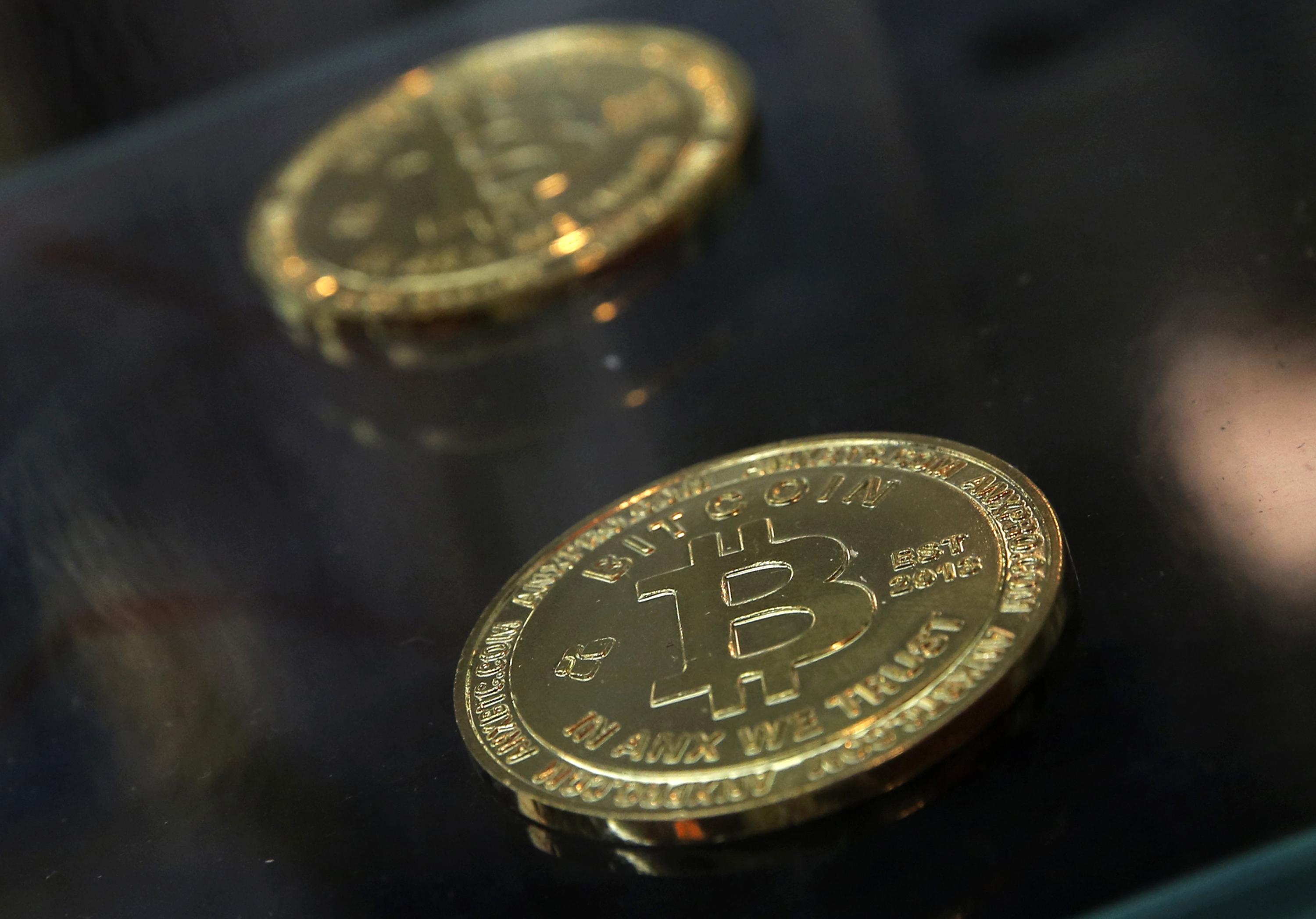 Feds seize billion dollars worth of bitcoin stolen from infamous Silk Road  site in 2013 - Washington Times