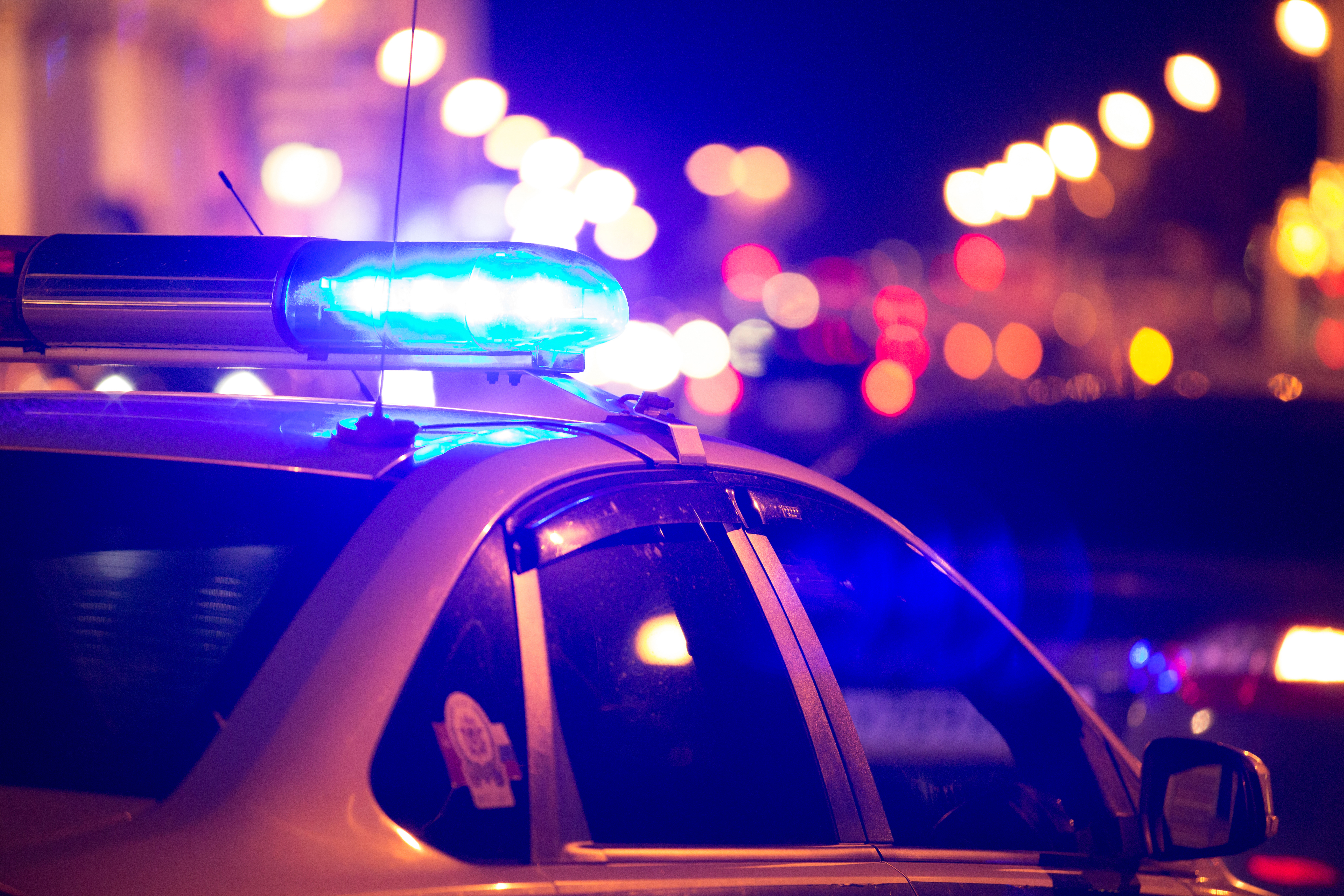 Teen shatters window of sweltering hot car to save little girl banging on  the window - Washington Times