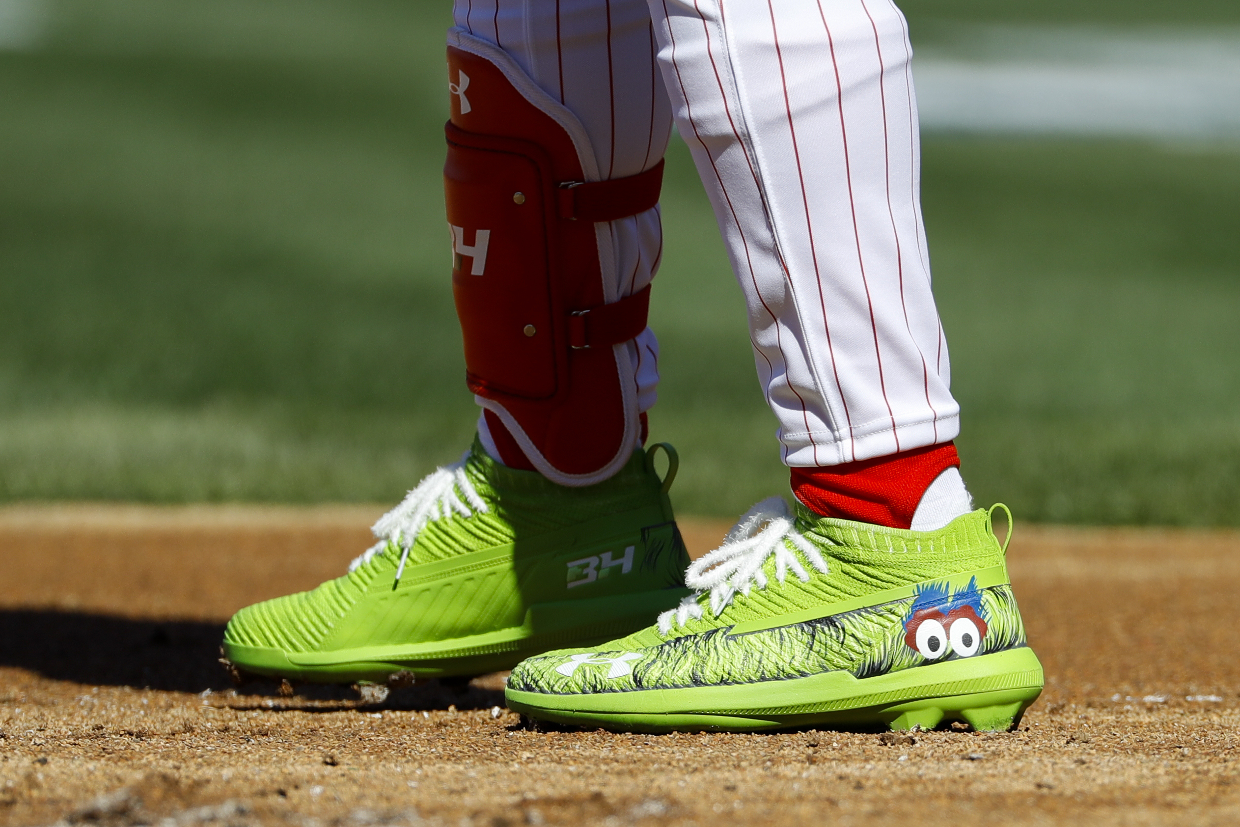 Bryce Harper's Phillies debut includes 