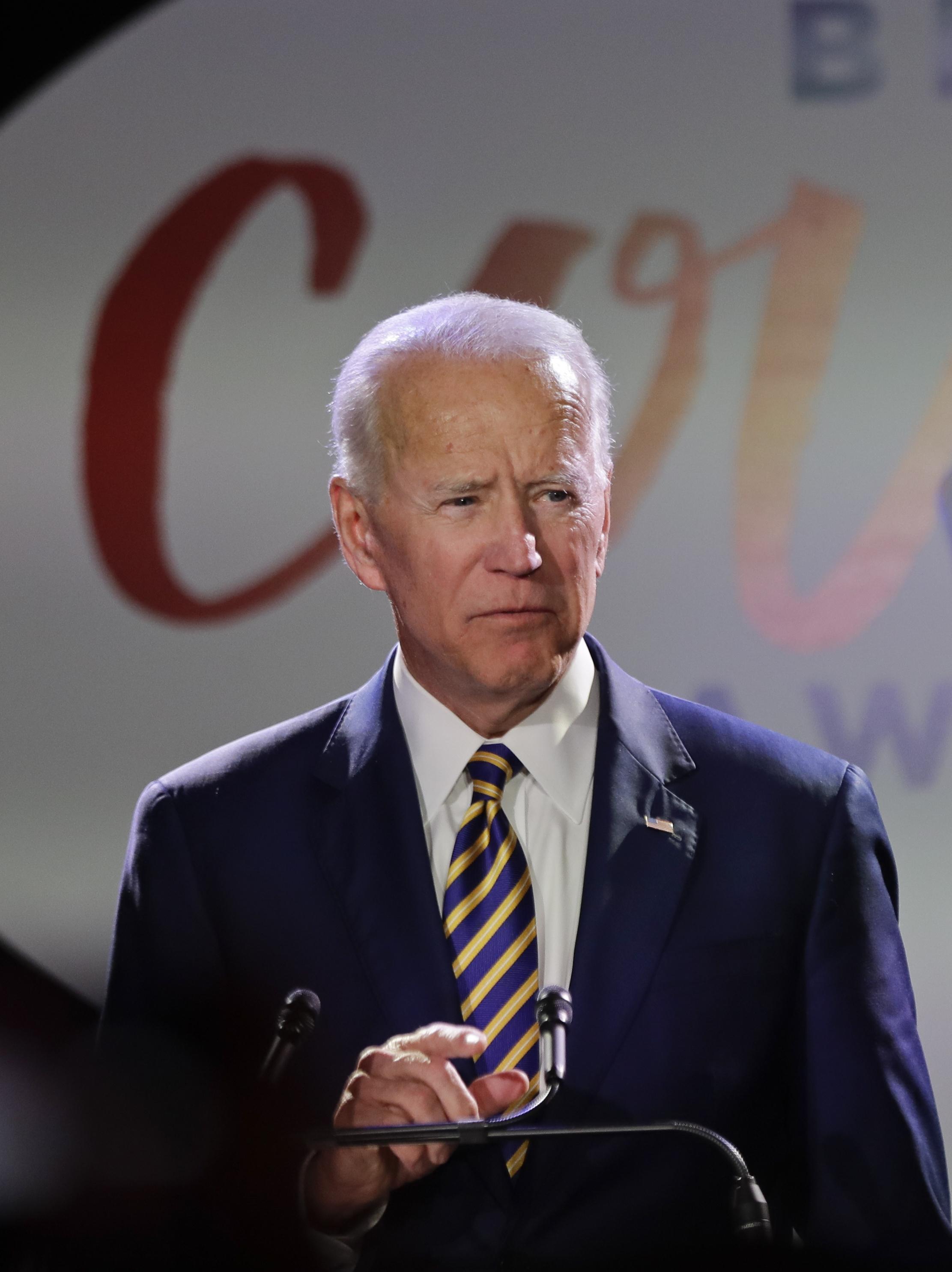 Joe Biden S Physical Style Of Interaction May Be Liability In