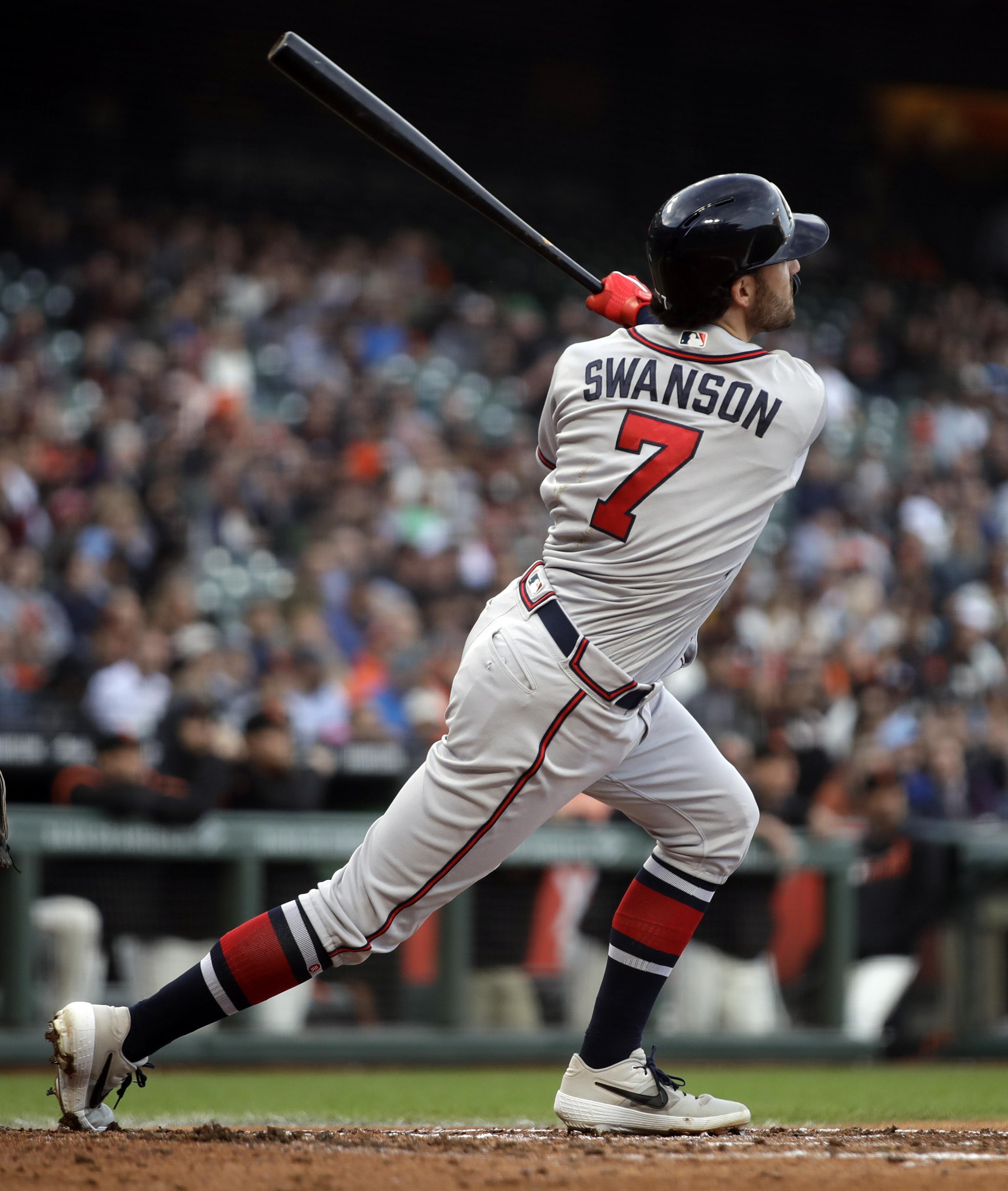 Freeman's 2 HRs, Swanson's hit lift Braves over Padres 5-4