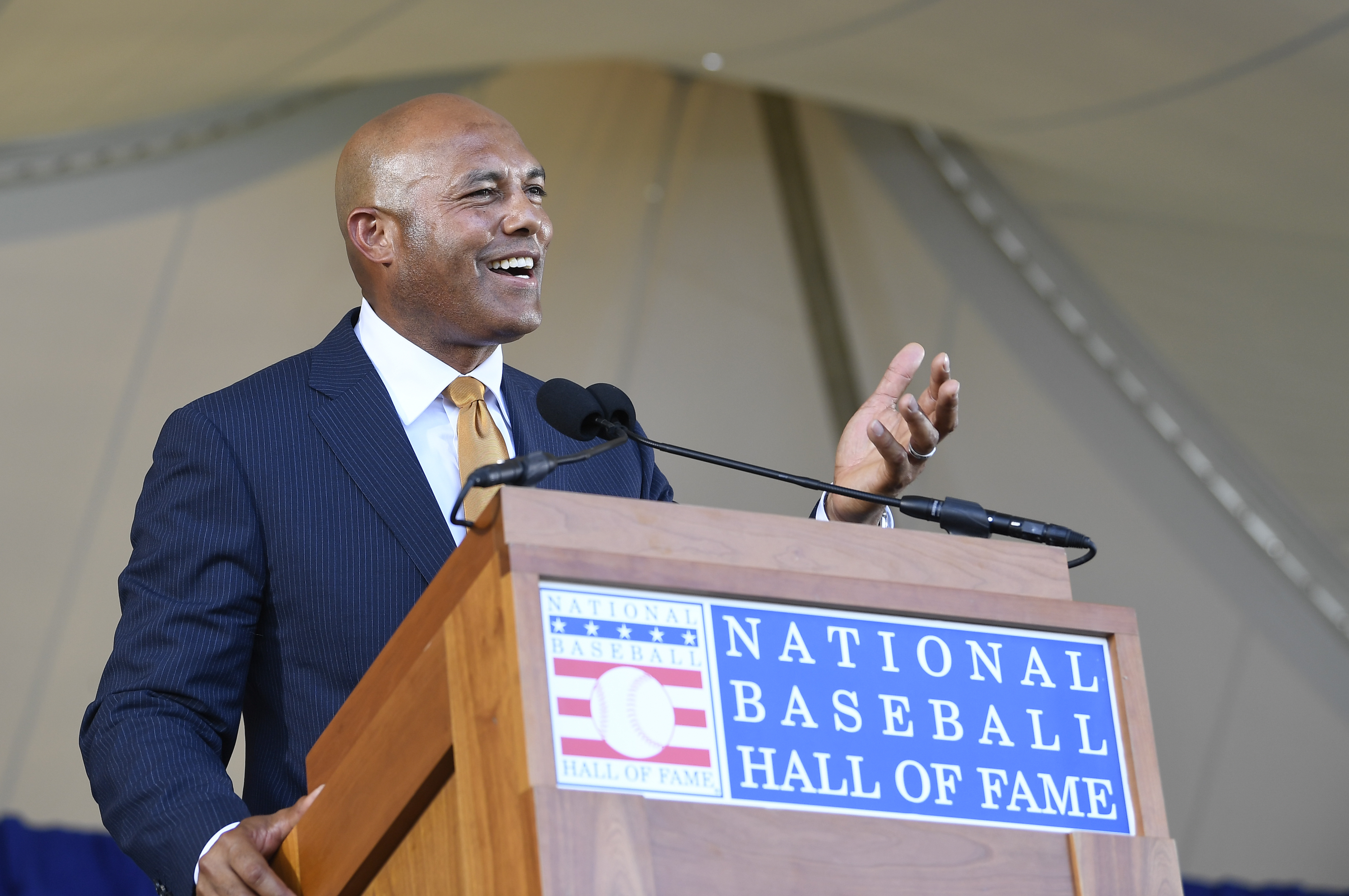 Baseball Hall of Fame: Mariano Rivera closes out ceremony in style