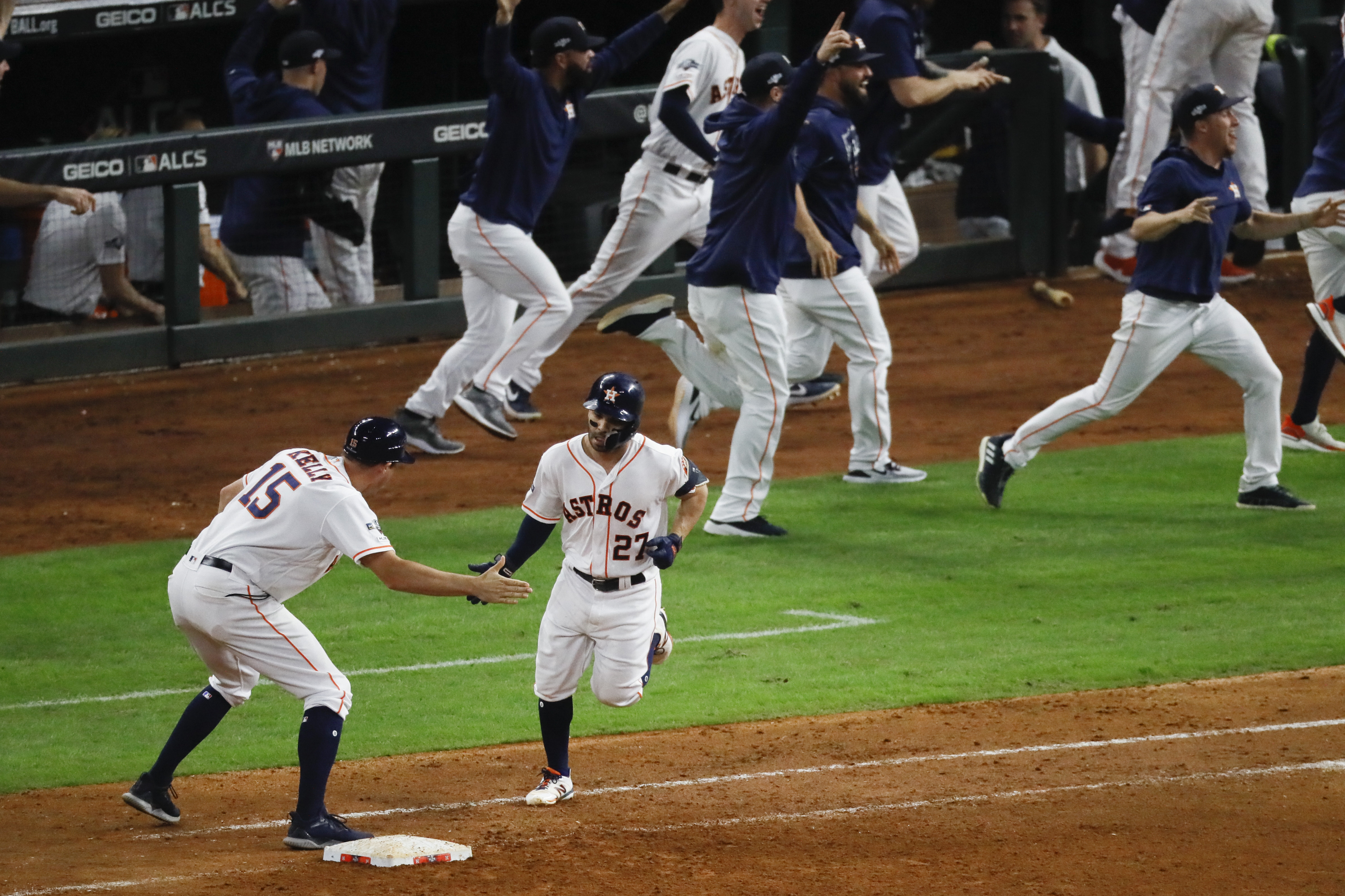 Altuve blasts Astros into World Series with walk-off homer on Chapman