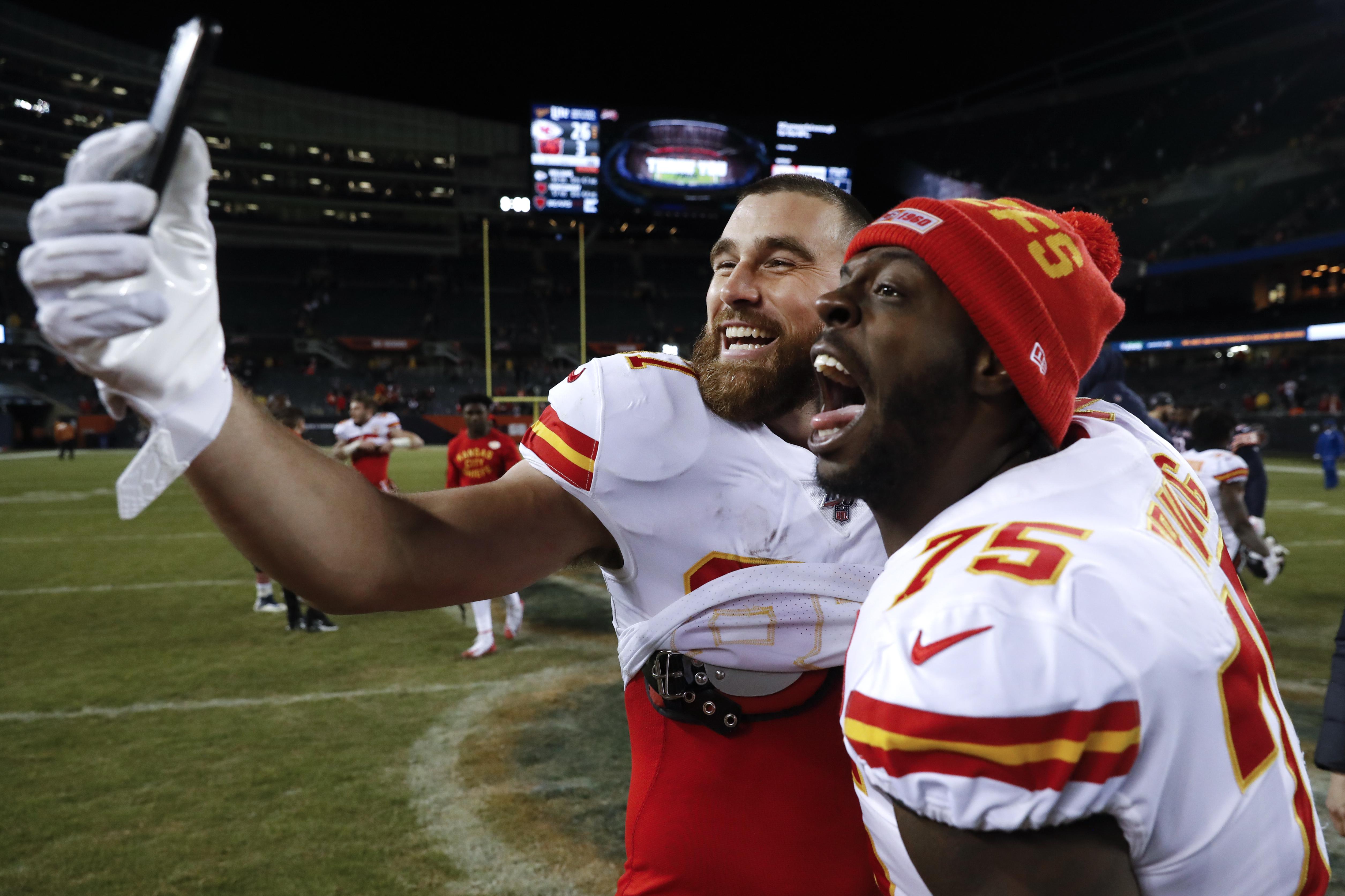 Kansas City Chiefs Star Travis Kelce Scores Game-Winning TD, Pays Homage to  Cincinnati Bearcats - All Bearcats