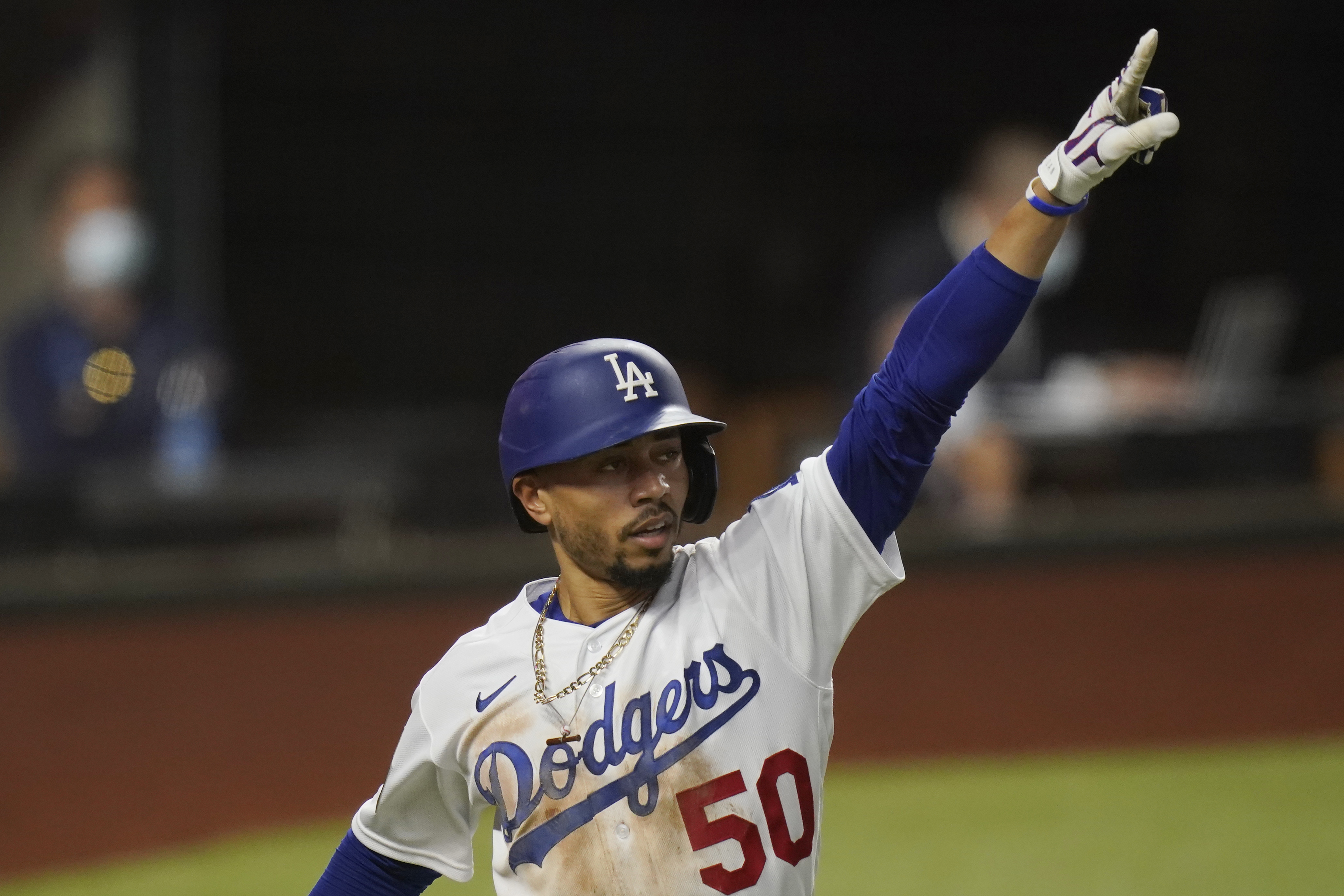 Mookie Betts does it all for Dodgers - Taipei Times