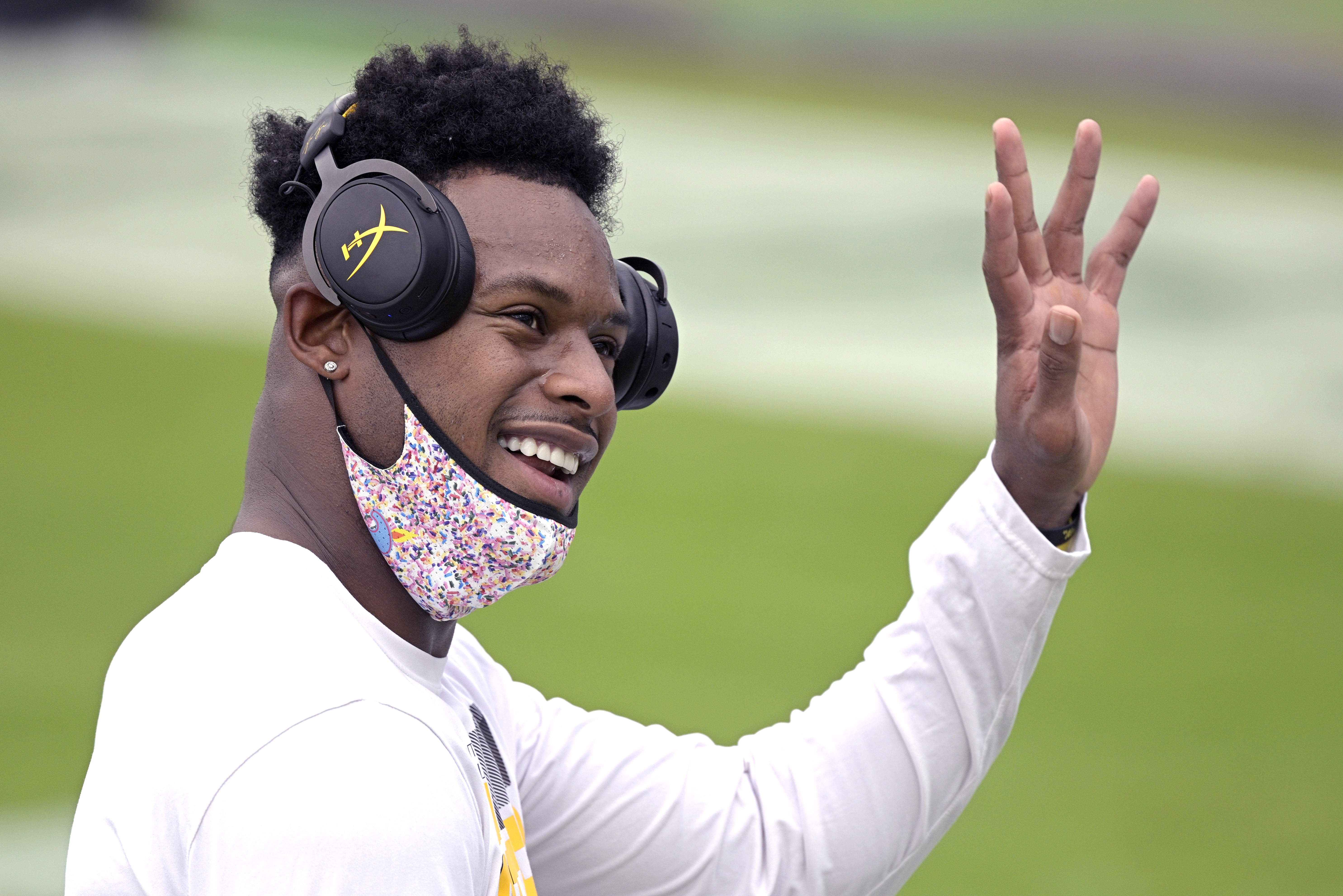 Pittsburgh Steelers Players Sing Happy Birthday To JuJu Smith