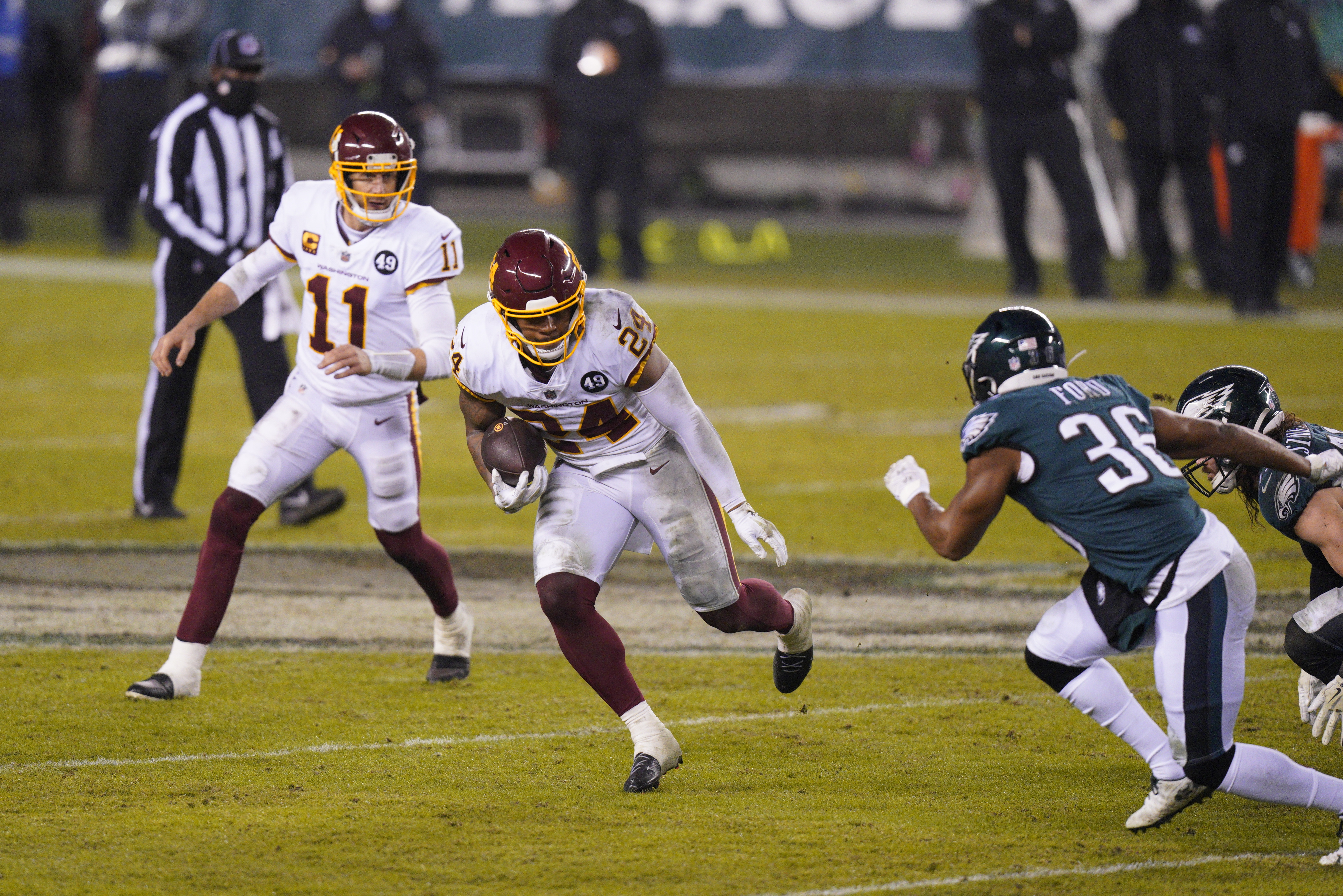 Washington Football Team 20-14 Philadelphia Eagles: Jalen Hurts benched in  bizarre finish to game as Washington win NFC East, NFL News