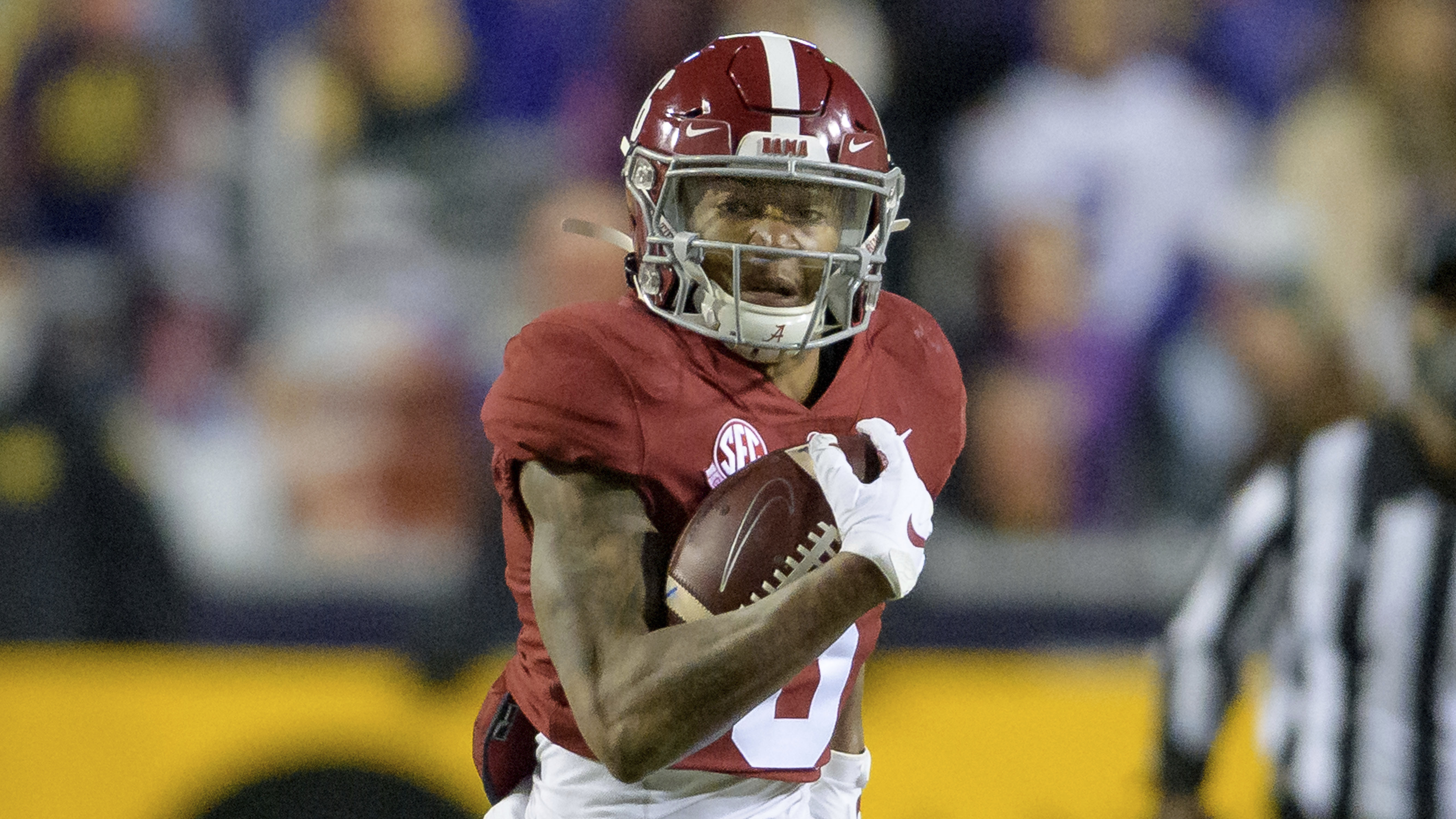 DeVonta Smith Puts on the NEW BLACK HELMETS