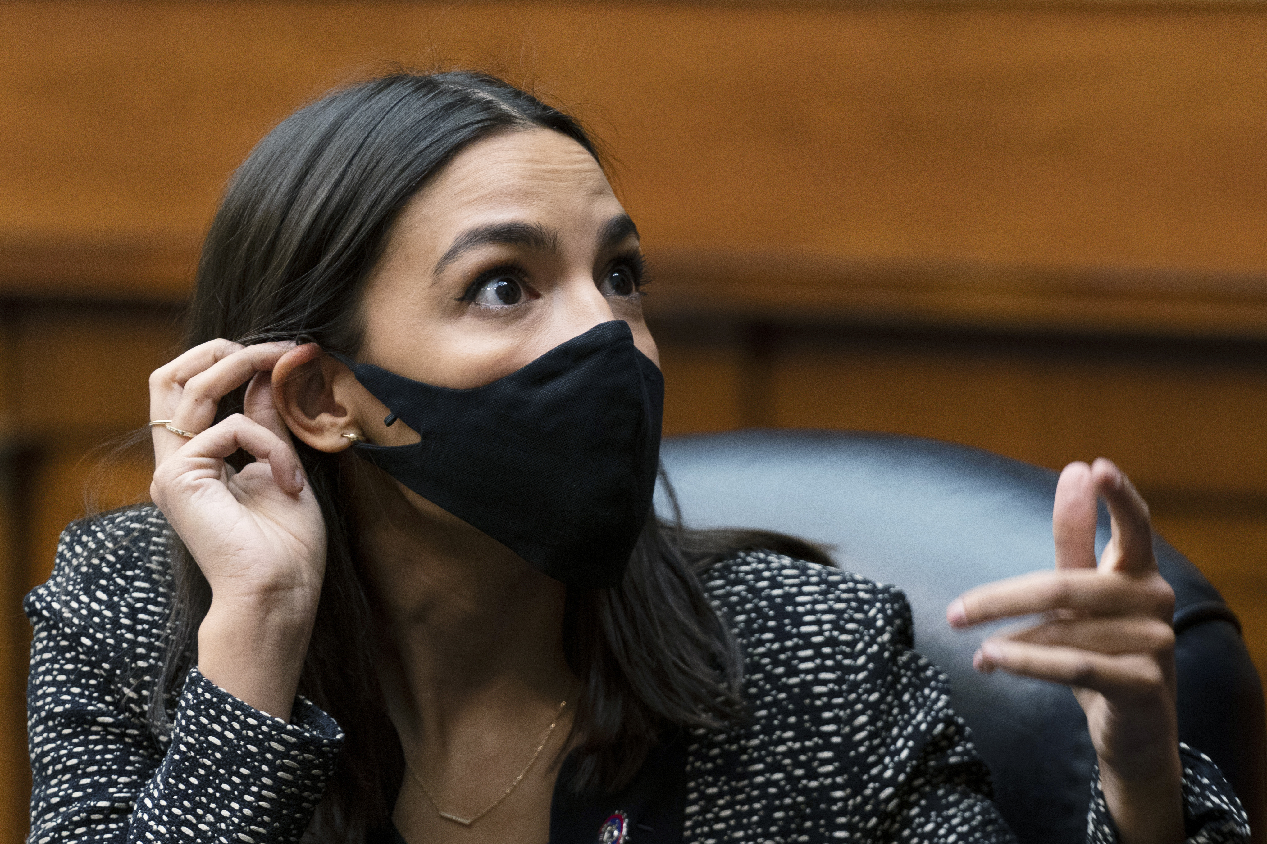 Feud between Ocasio-Cortez, Marjorie Taylor Greene escalates pic