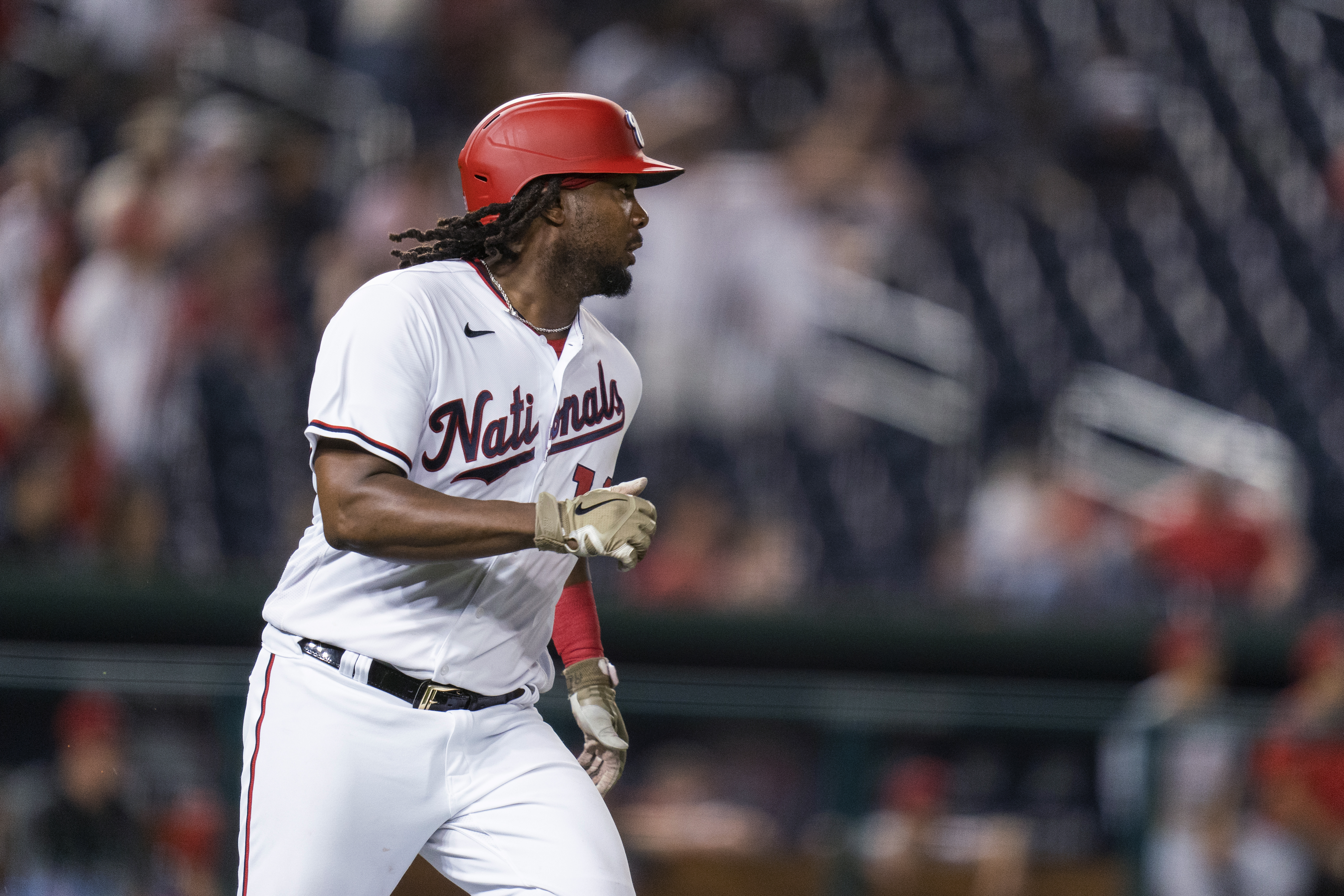 Pirates trade slugger Josh Bell to Nationals