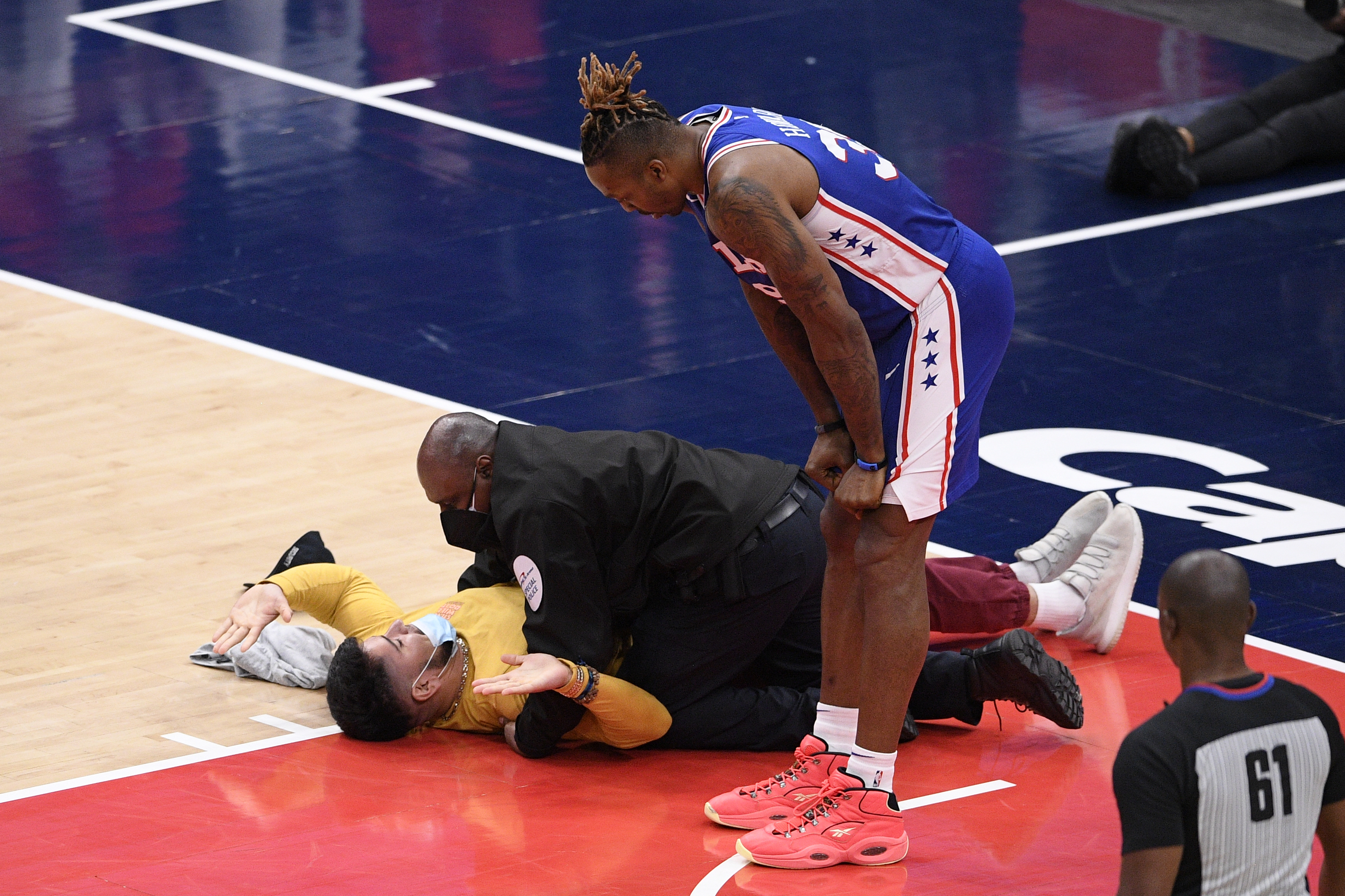 Fan runs onto court at Capital One Arena during Wizards-76ers game