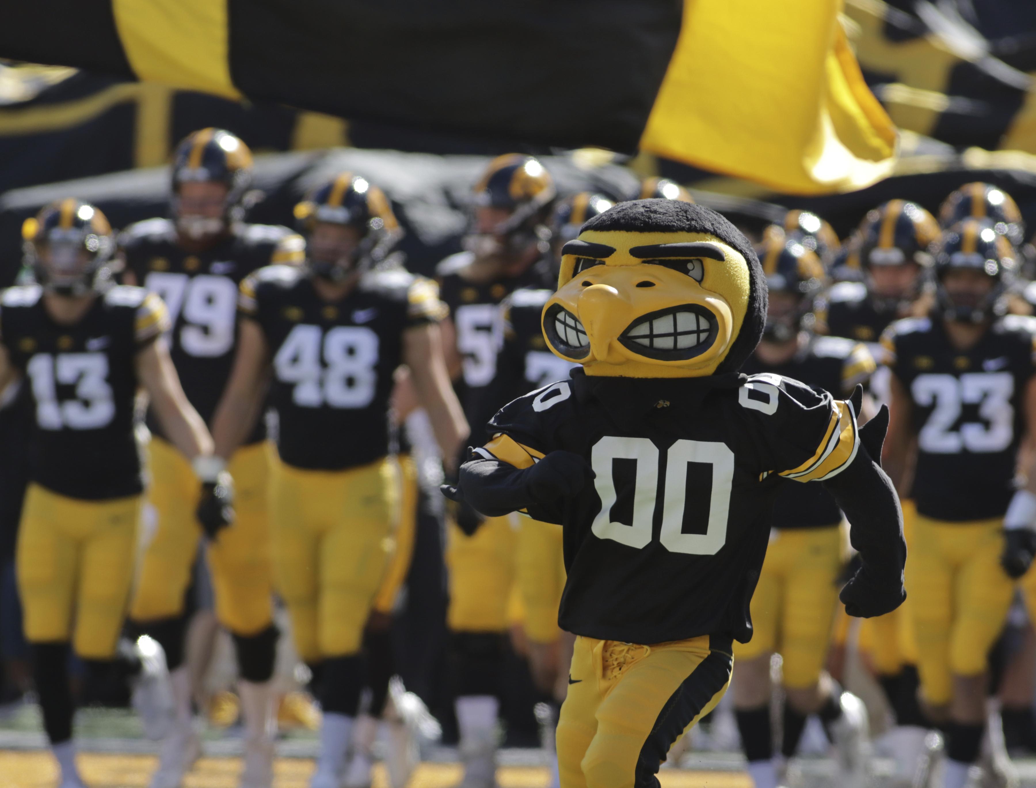 Iowa Hawkeyes baseball under investigation by racing and gaming commission  for potential gambling: report