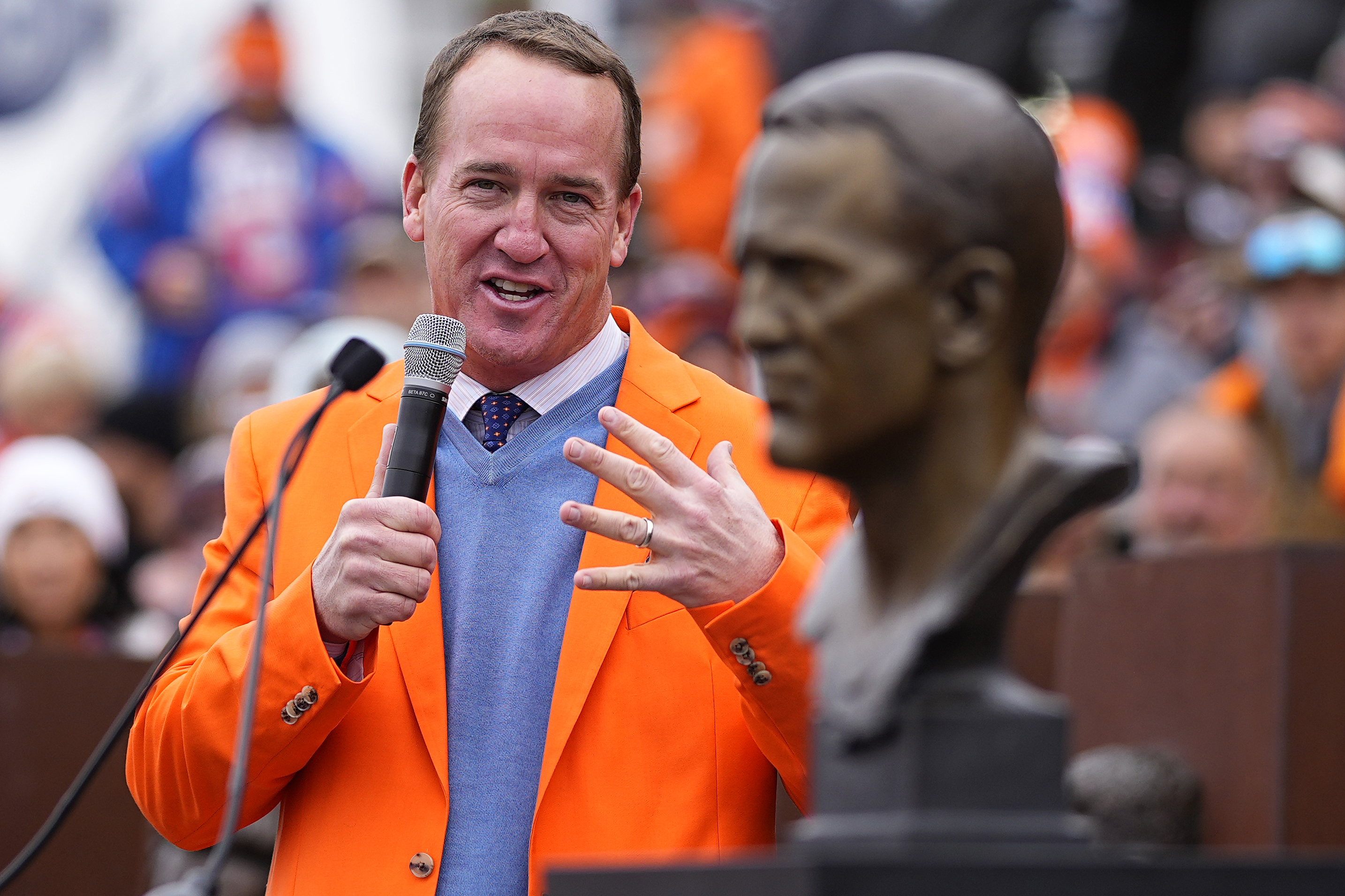 Broncos: Peyton Manning talking with team about contract