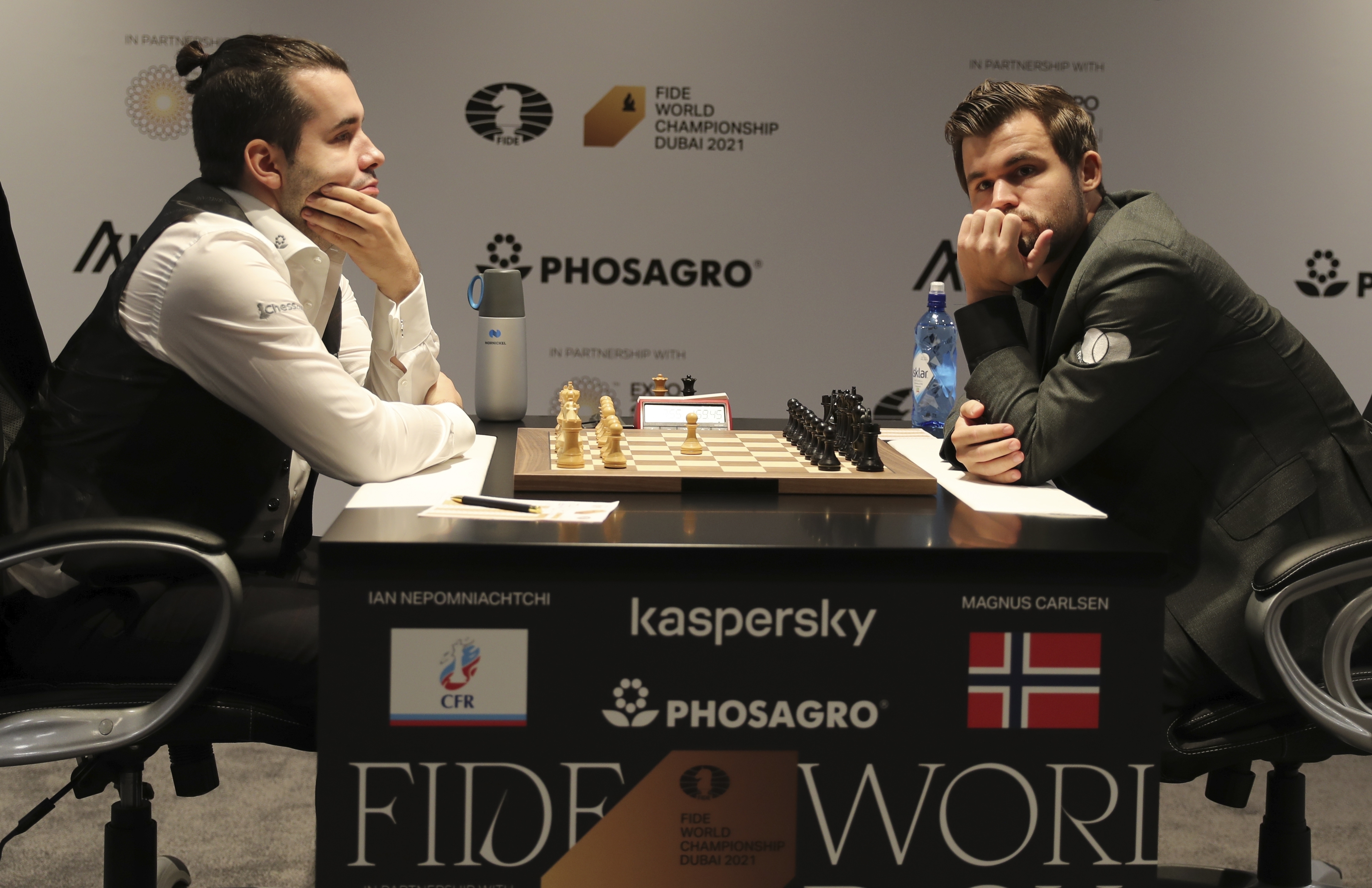 Carlsen presses but held to draw in world chess championship