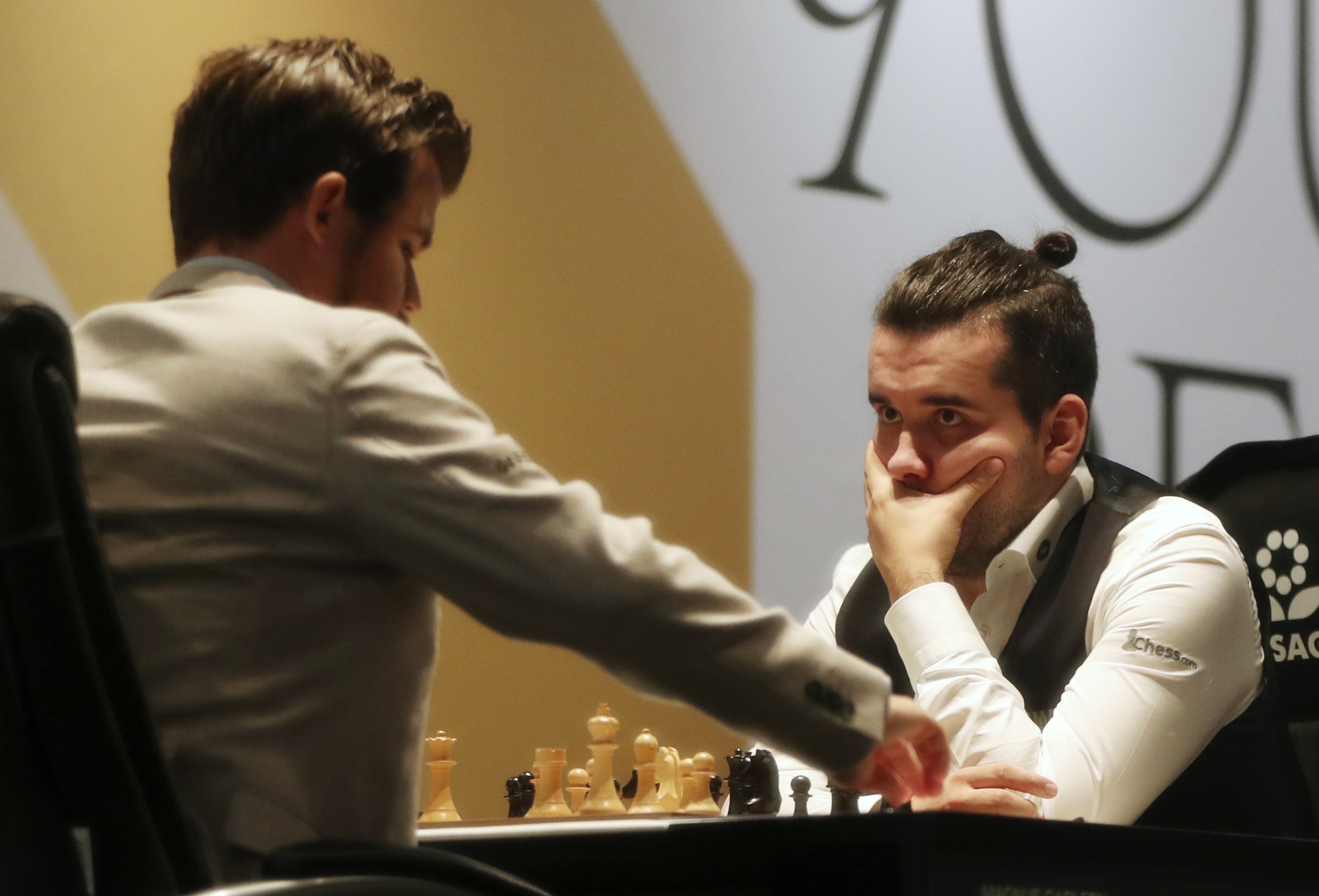 World Chess Championship: Carlsen and Nepomniachtchi Play to Fifth Draw -  The New York Times