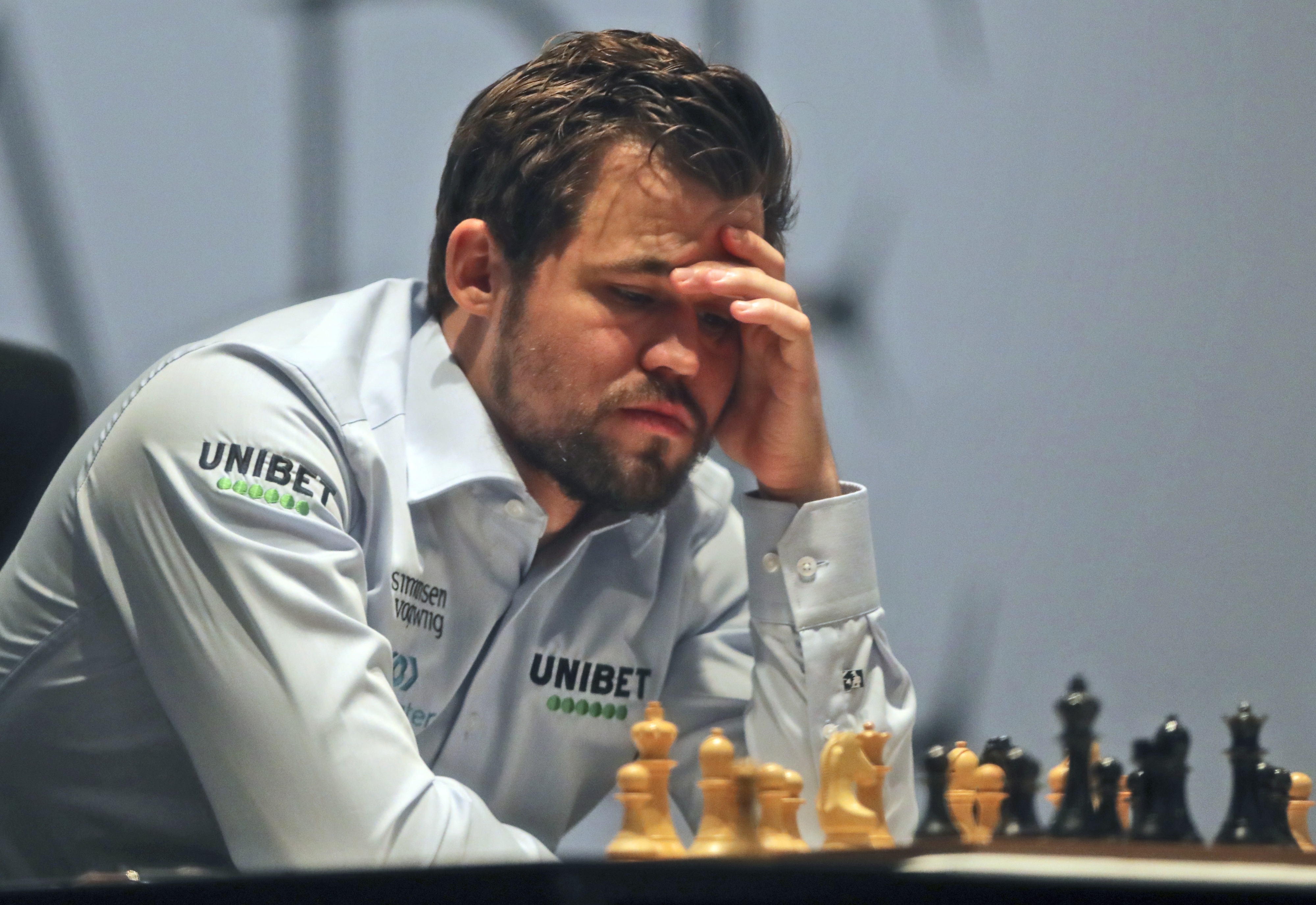 Carlsen and Nepomniachtchi draw chess world title opener after