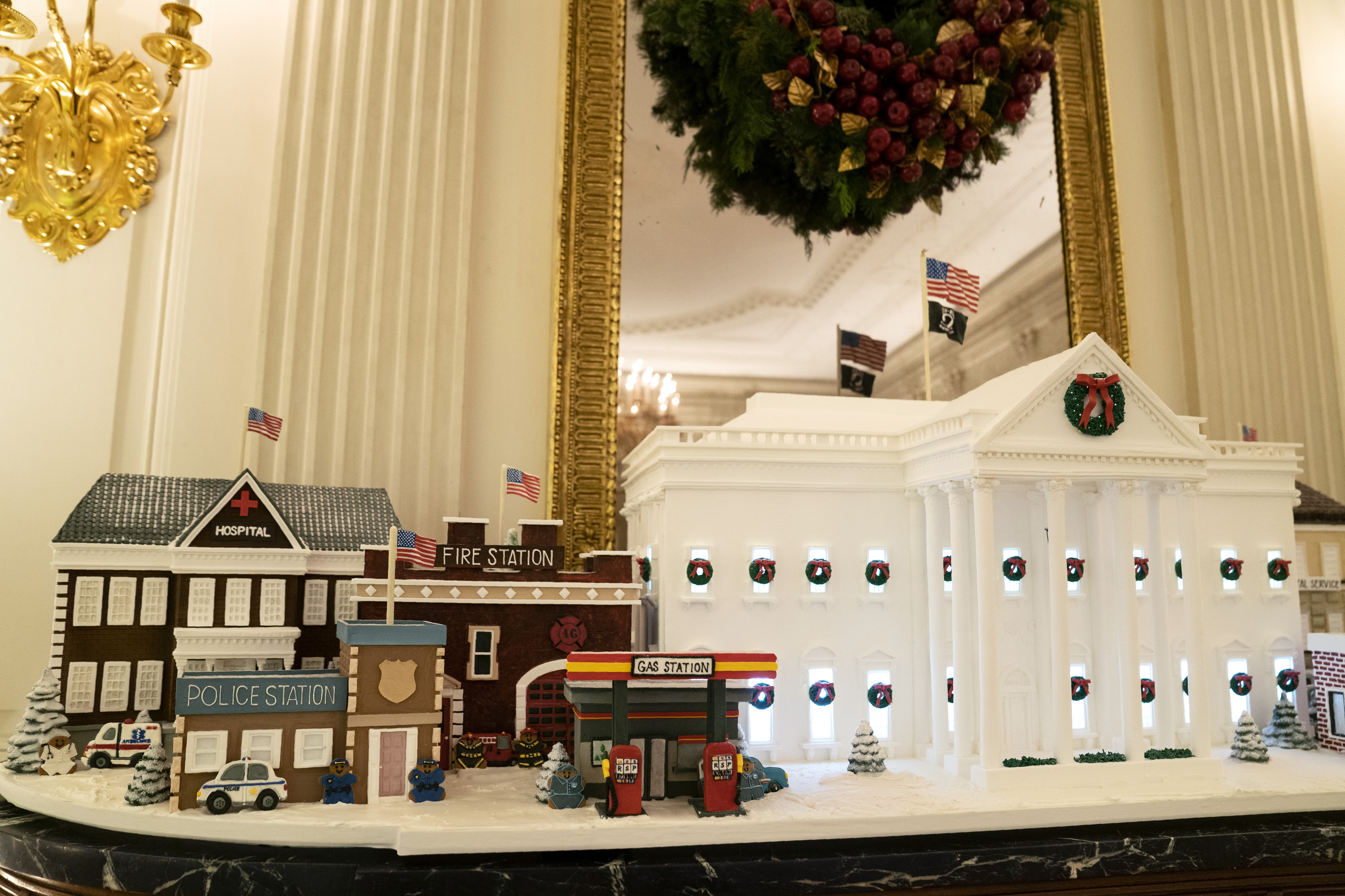 2022 White House Gingerbread Christmas Ornament