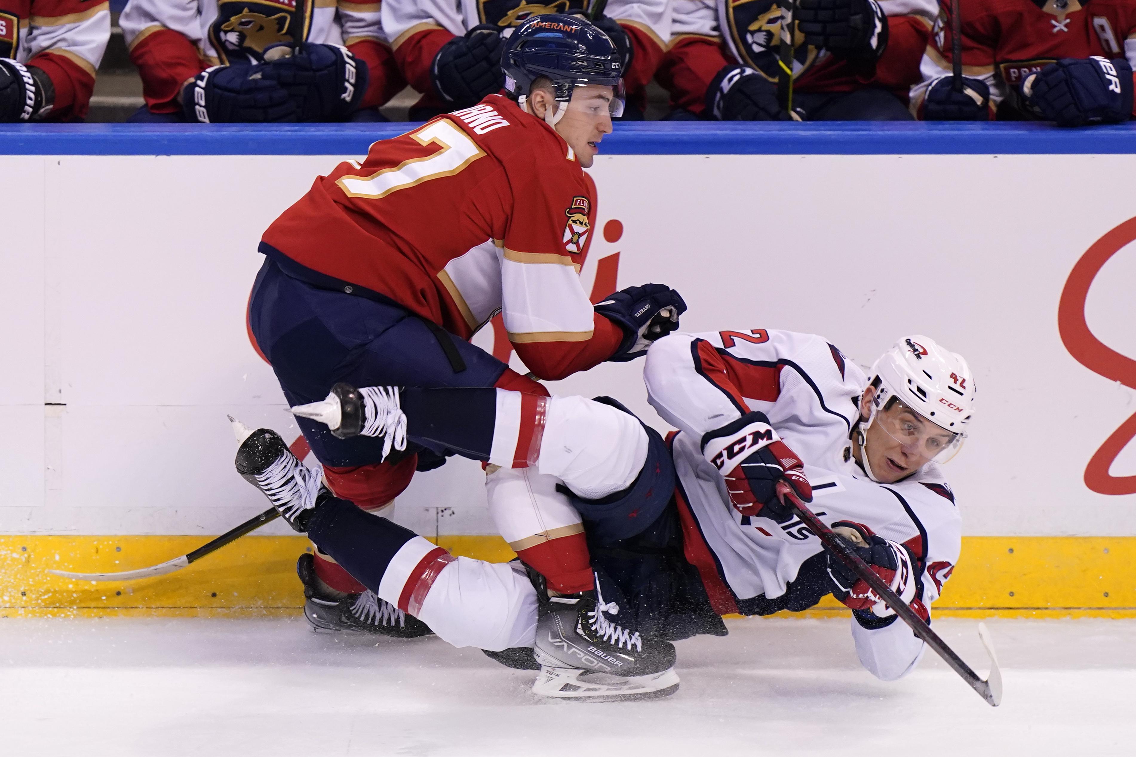 Point scores in 3rd as Lightning beat Panthers 4-1