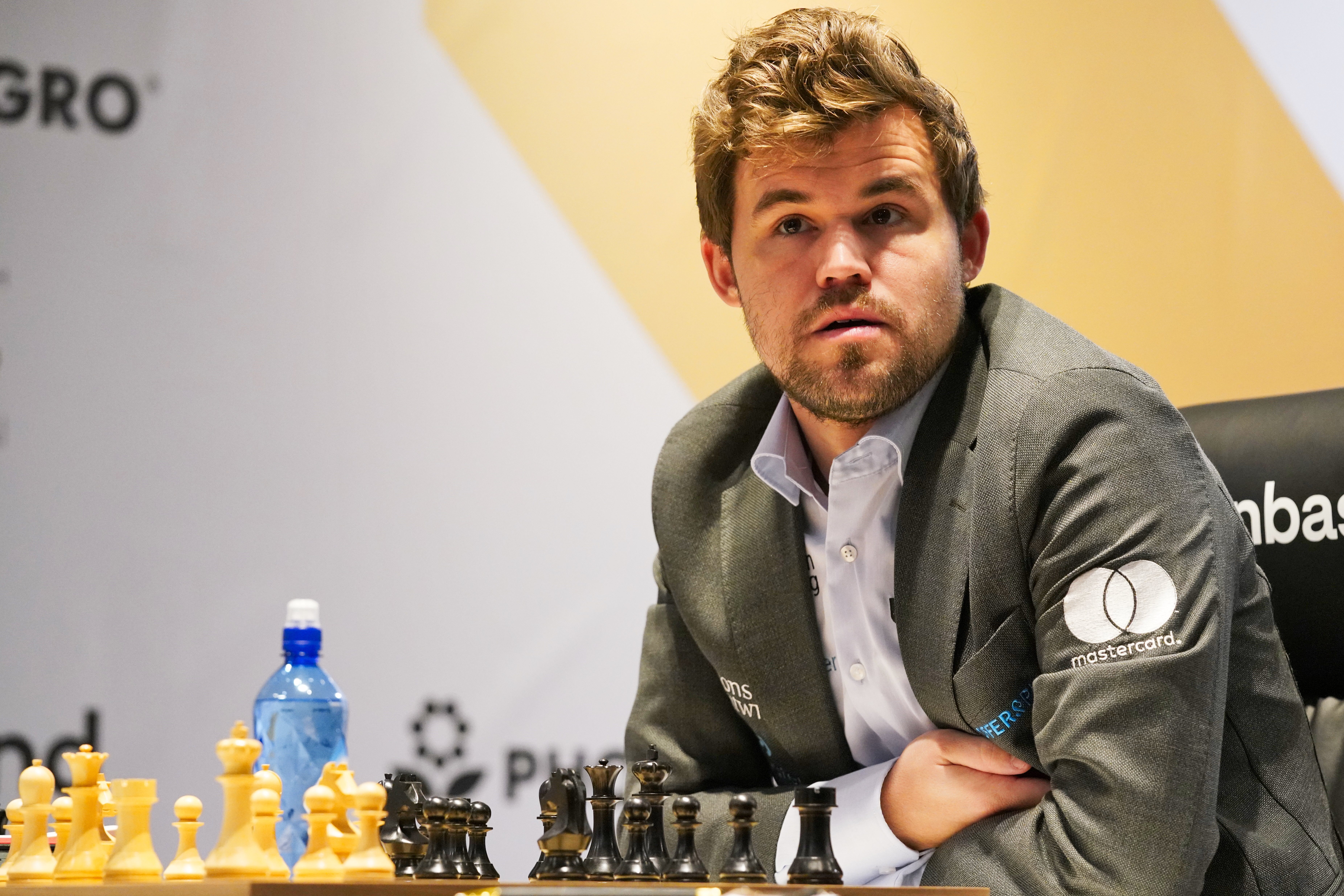 Magnus Carlsen takes lead in chess title fight with epic 136-move win -  Washington Times