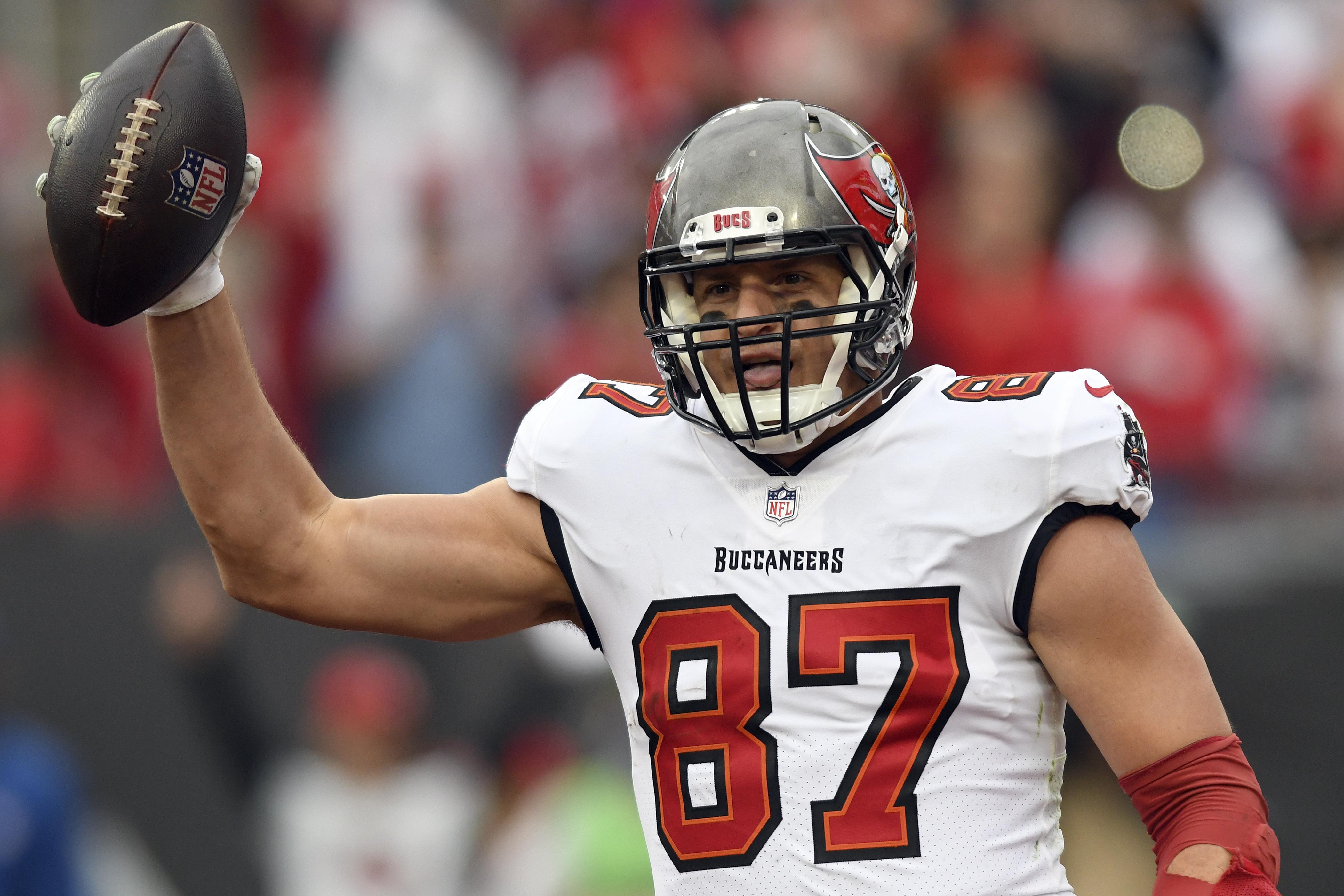 Gronk had great reaction to Bucs' Super Bowl ring