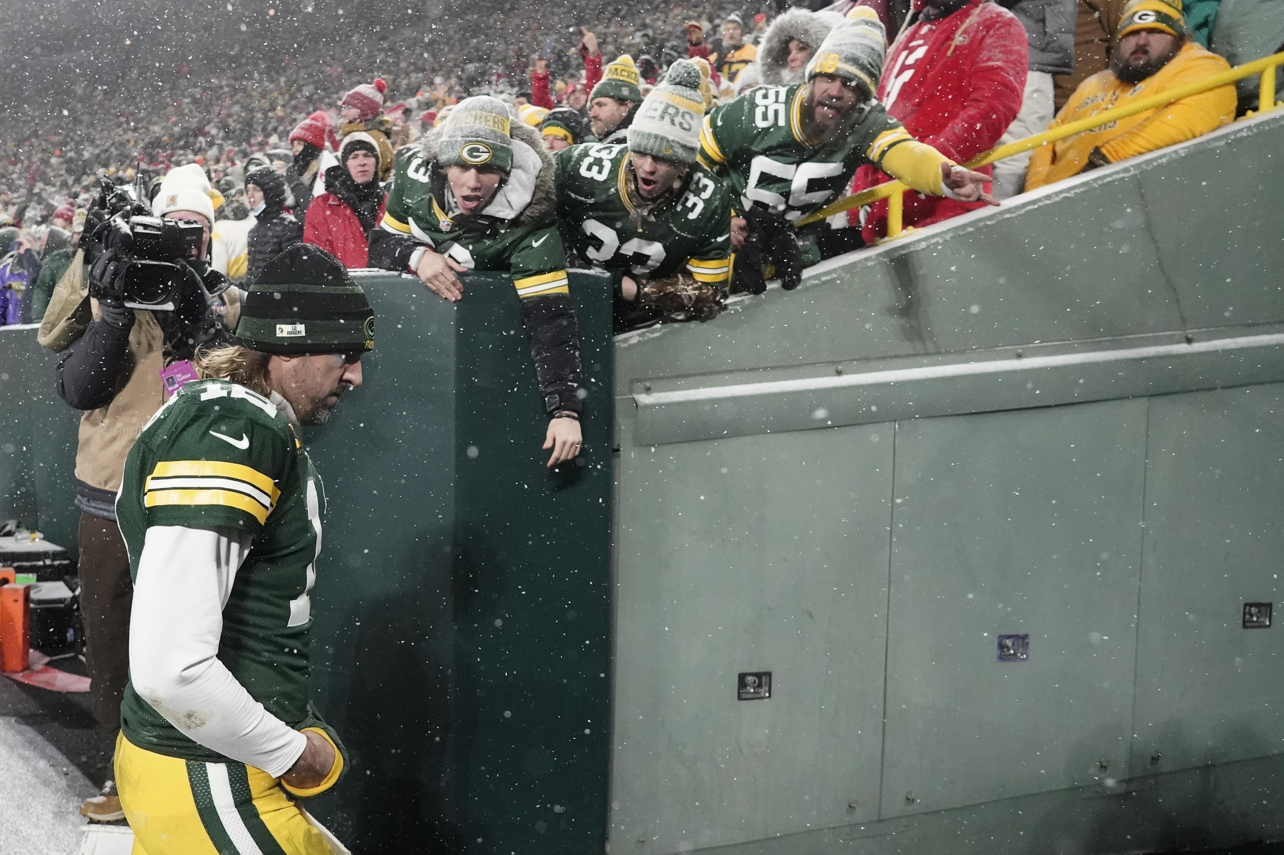 Rodgers promises no 'weird standoff' over Packers future