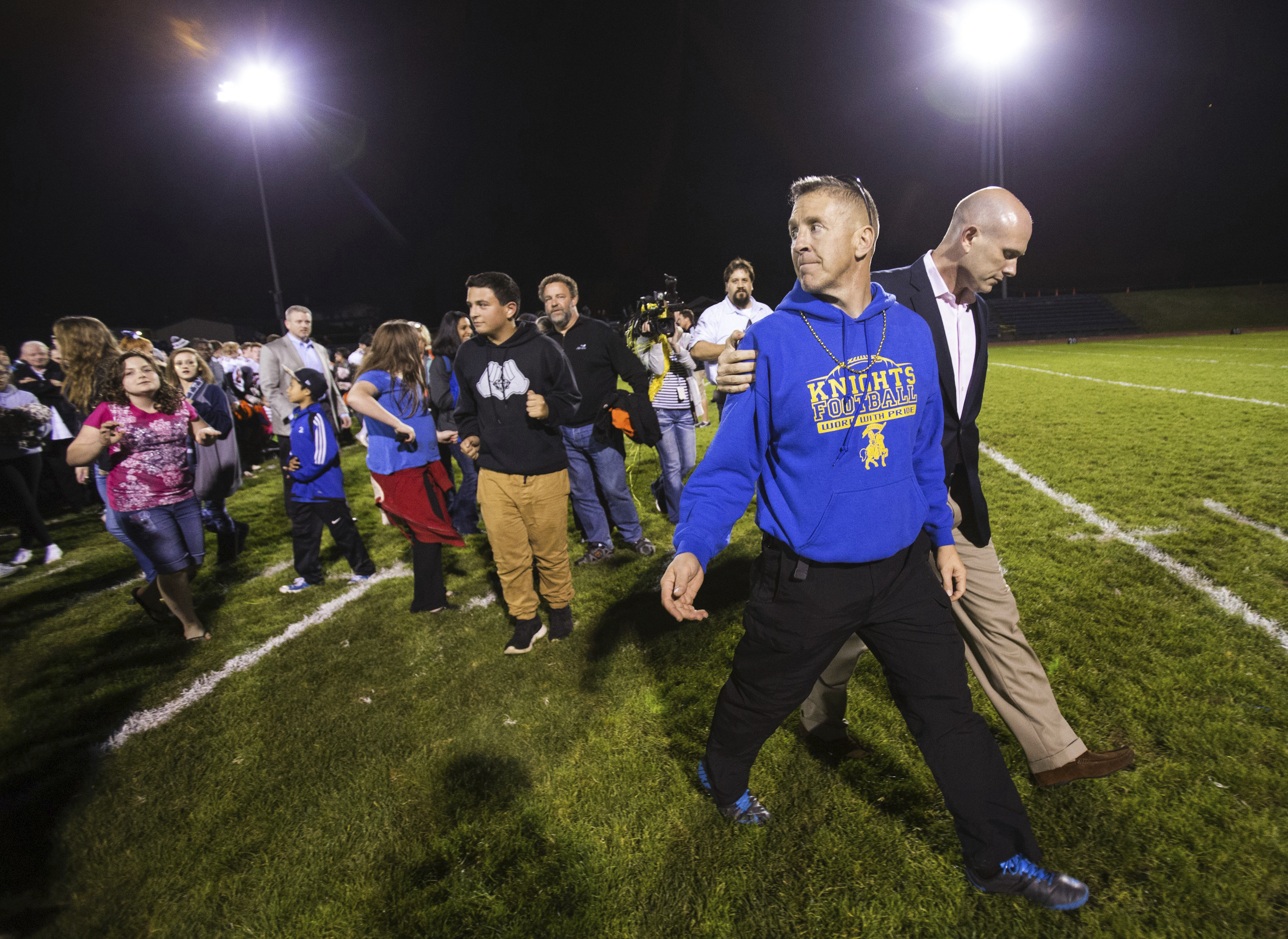 Joe Kennedy hasn't returned to coaching since Supreme Court upheld his  50-yard line prayers - Washington Times