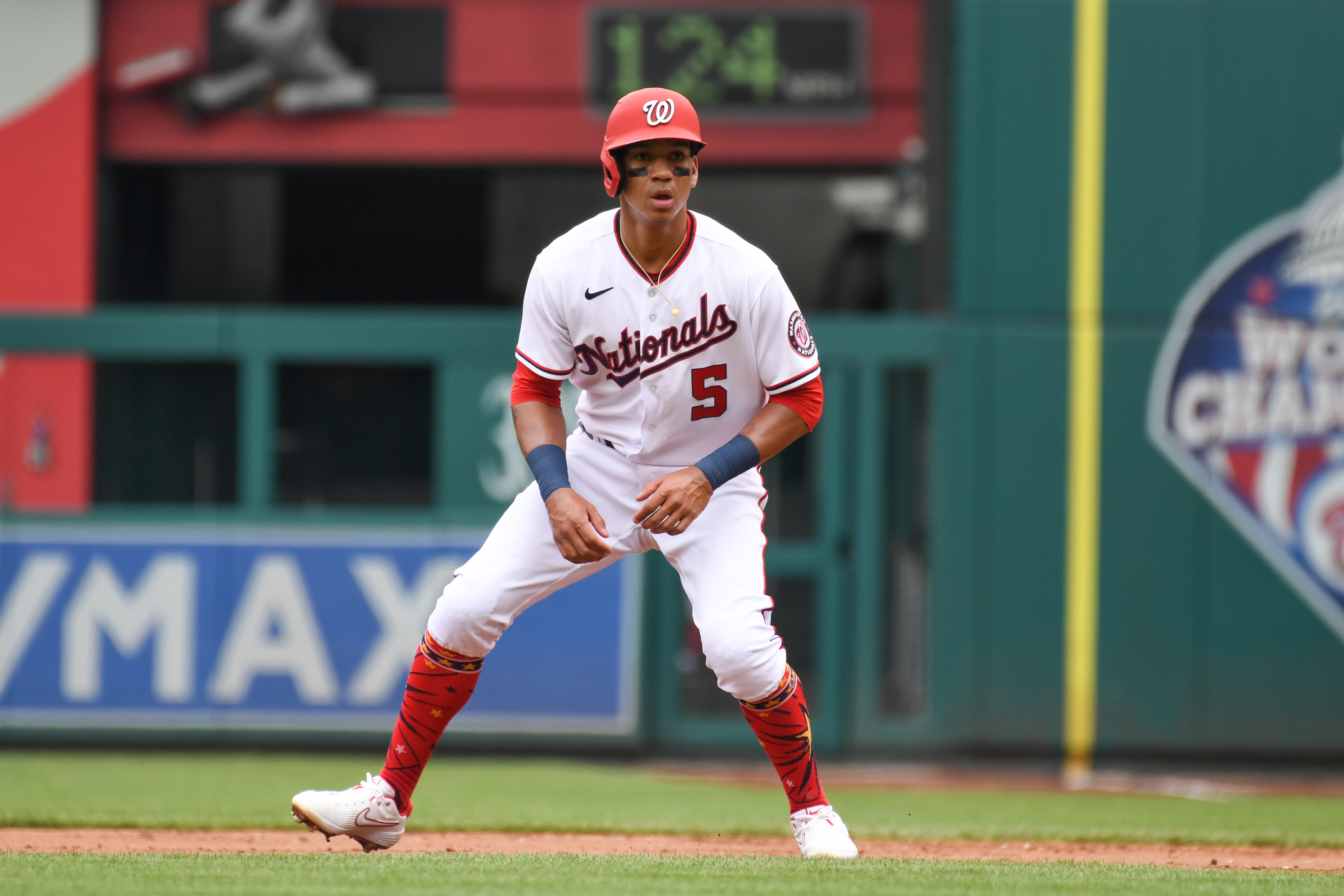 Veteran Adrianza returns to Braves in trade with Nationals