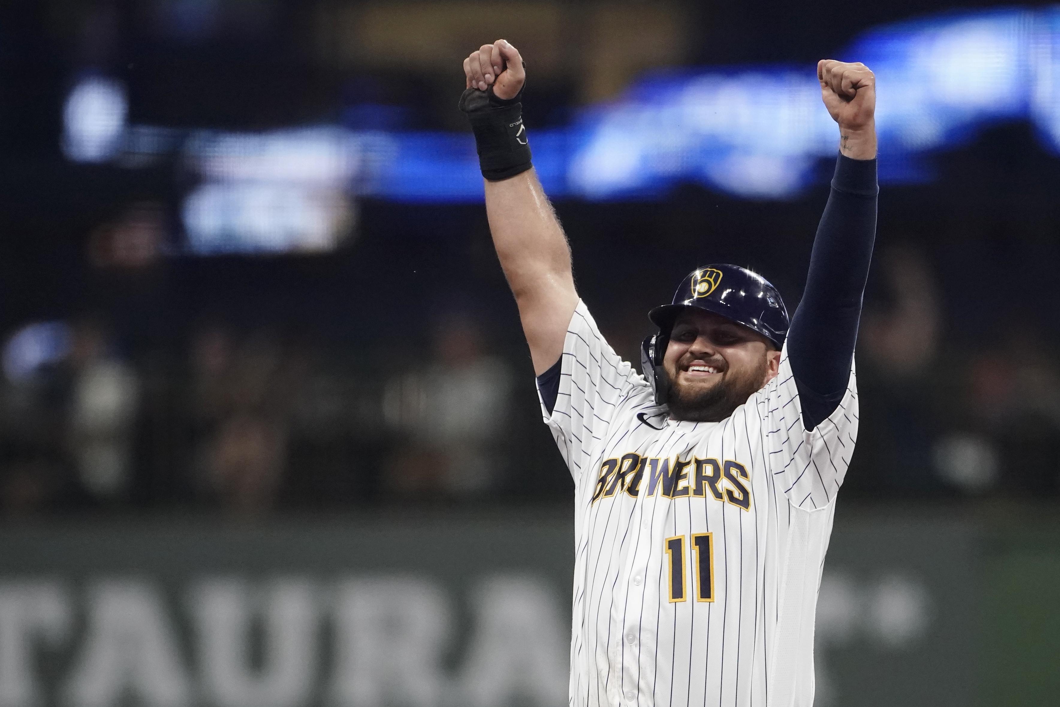 Rowdy Tellez becomes Brewers' second consecutive NL player of the week