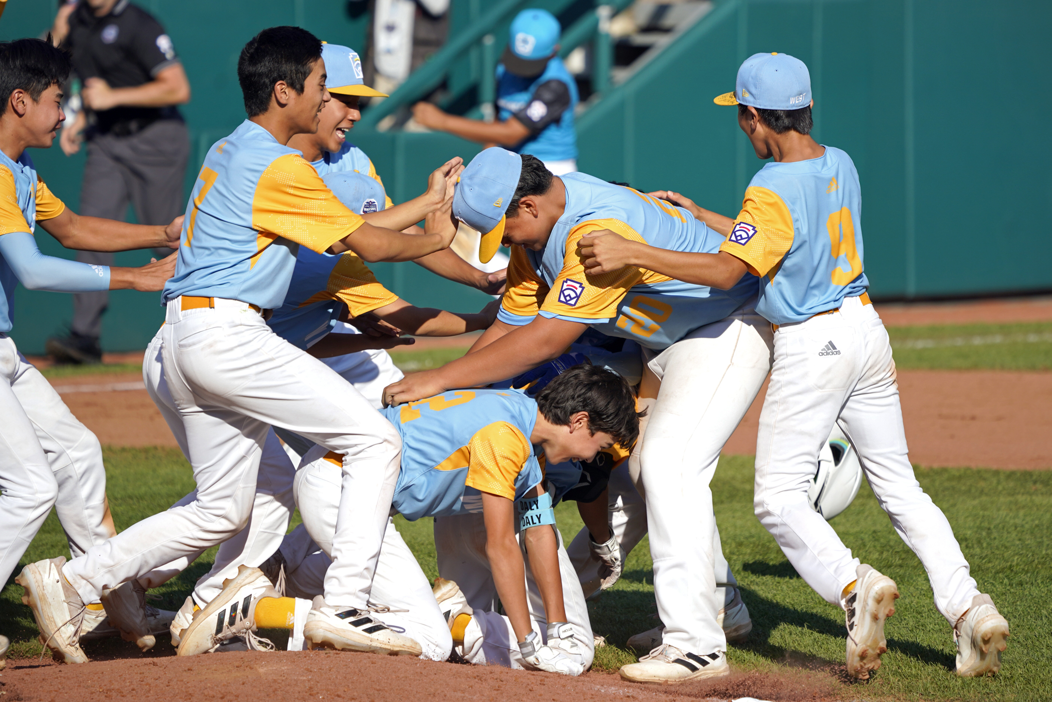 Honolulu defeats New York with power and pitching in Little League